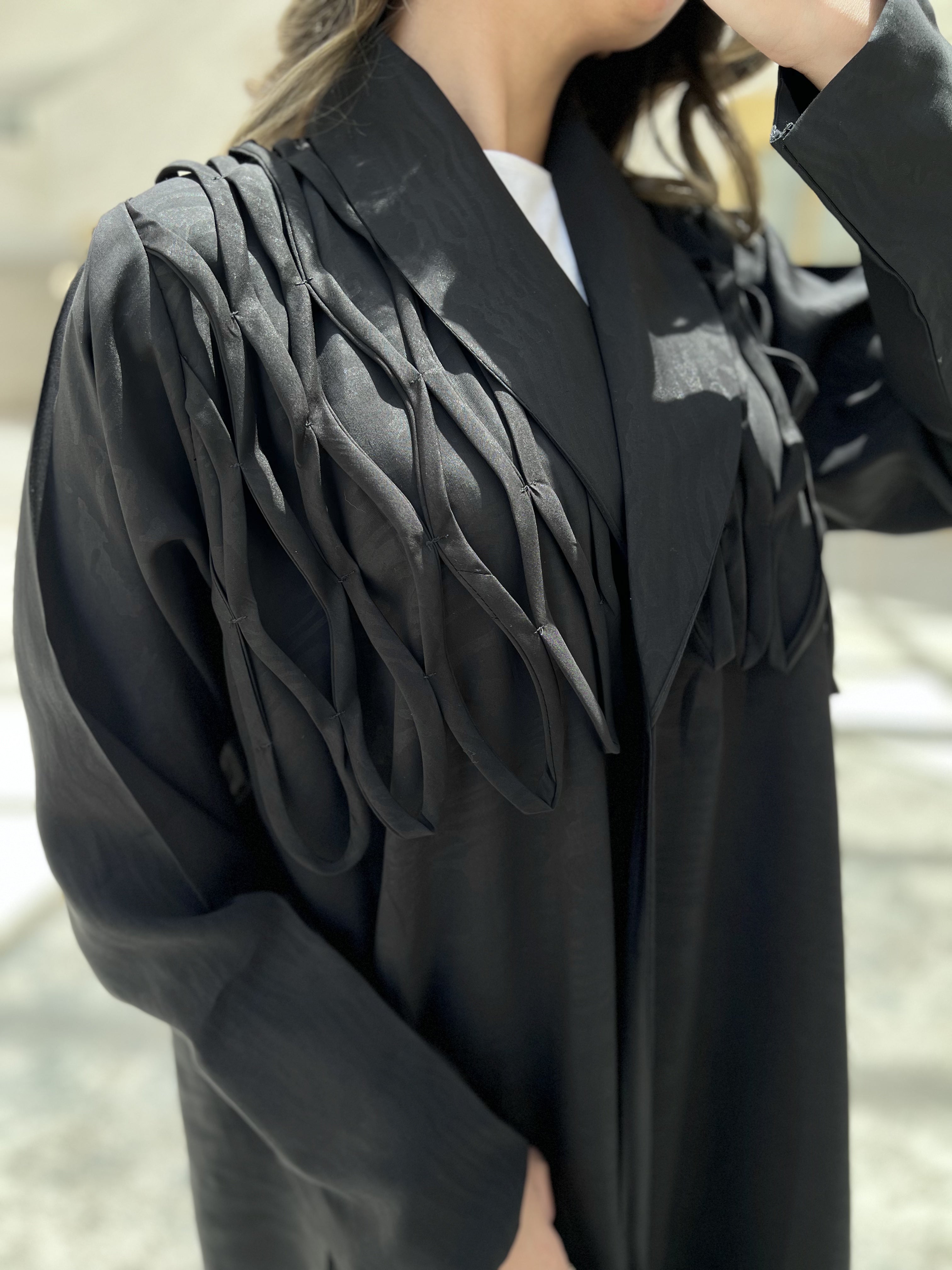 MW1596 - عباية كريب نصف كلوش بظهر مميّز | Crepe Half-Cloché Abaya with Unique Back Design