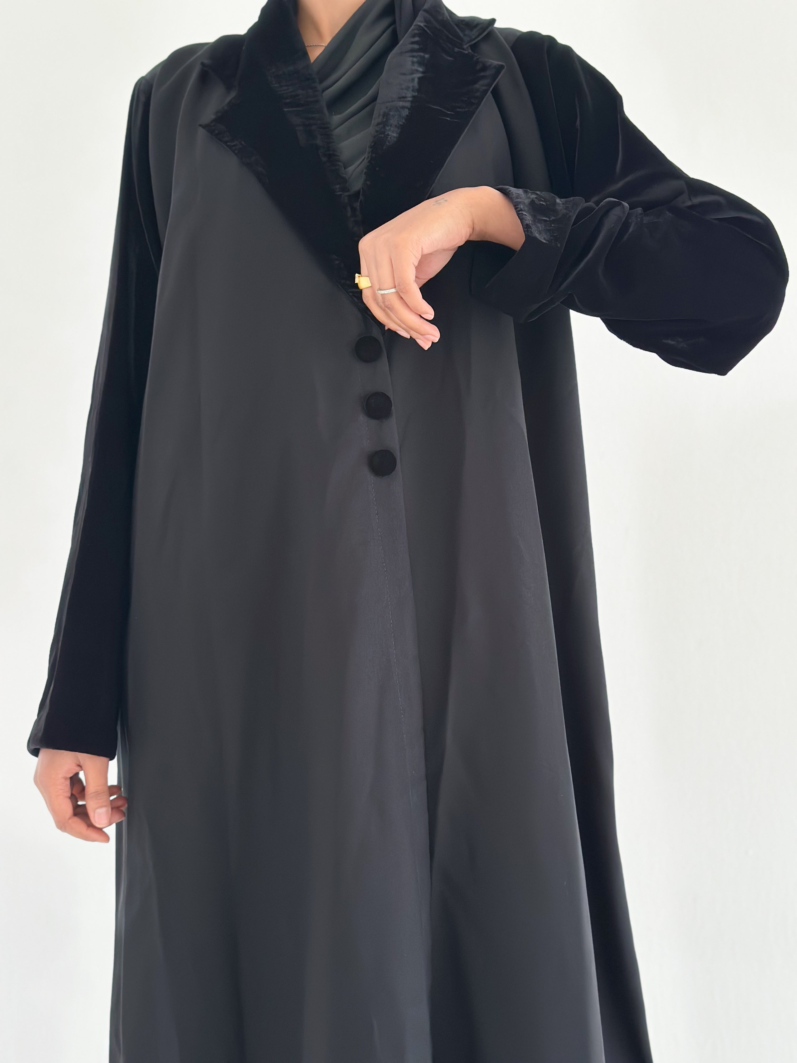 MW964 - قماش كريب مع مخمل نص كلوش - Aya