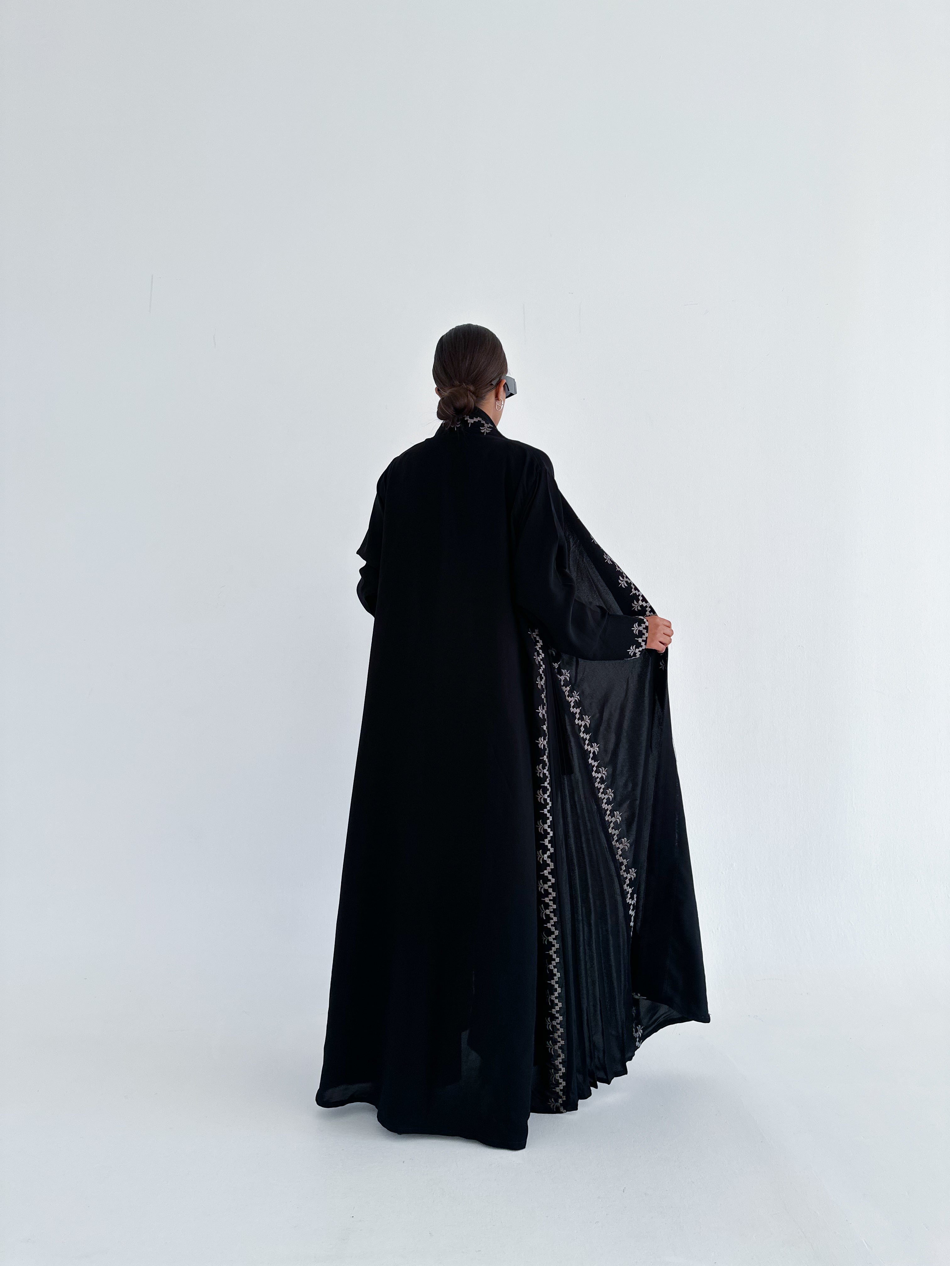 MW645 - Light Crepe Standing with Jacquard Half-Cloche