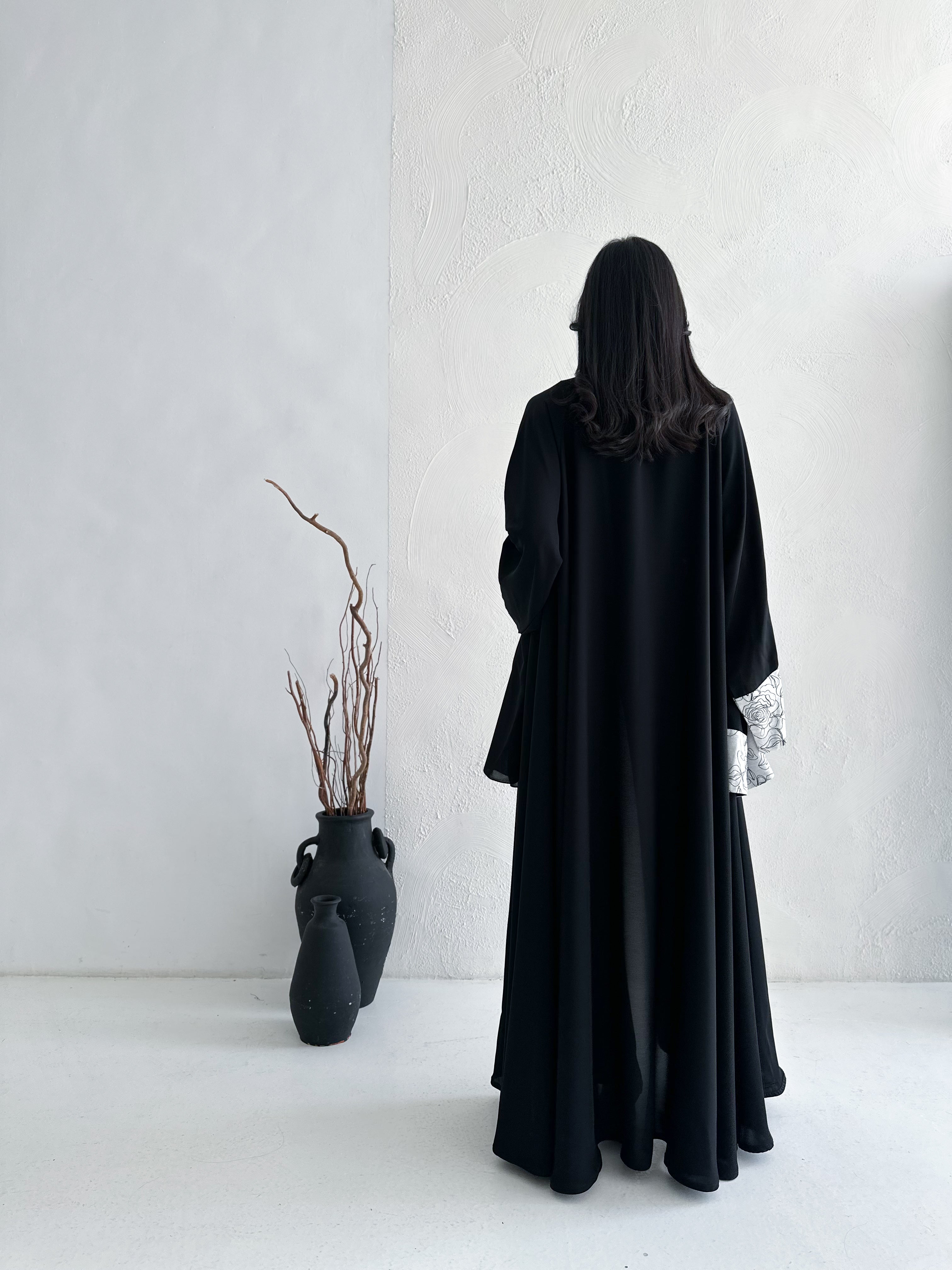 MW1431 -عباية من الكريب الناعم مع أكمام من اللينن المطرز - Aya