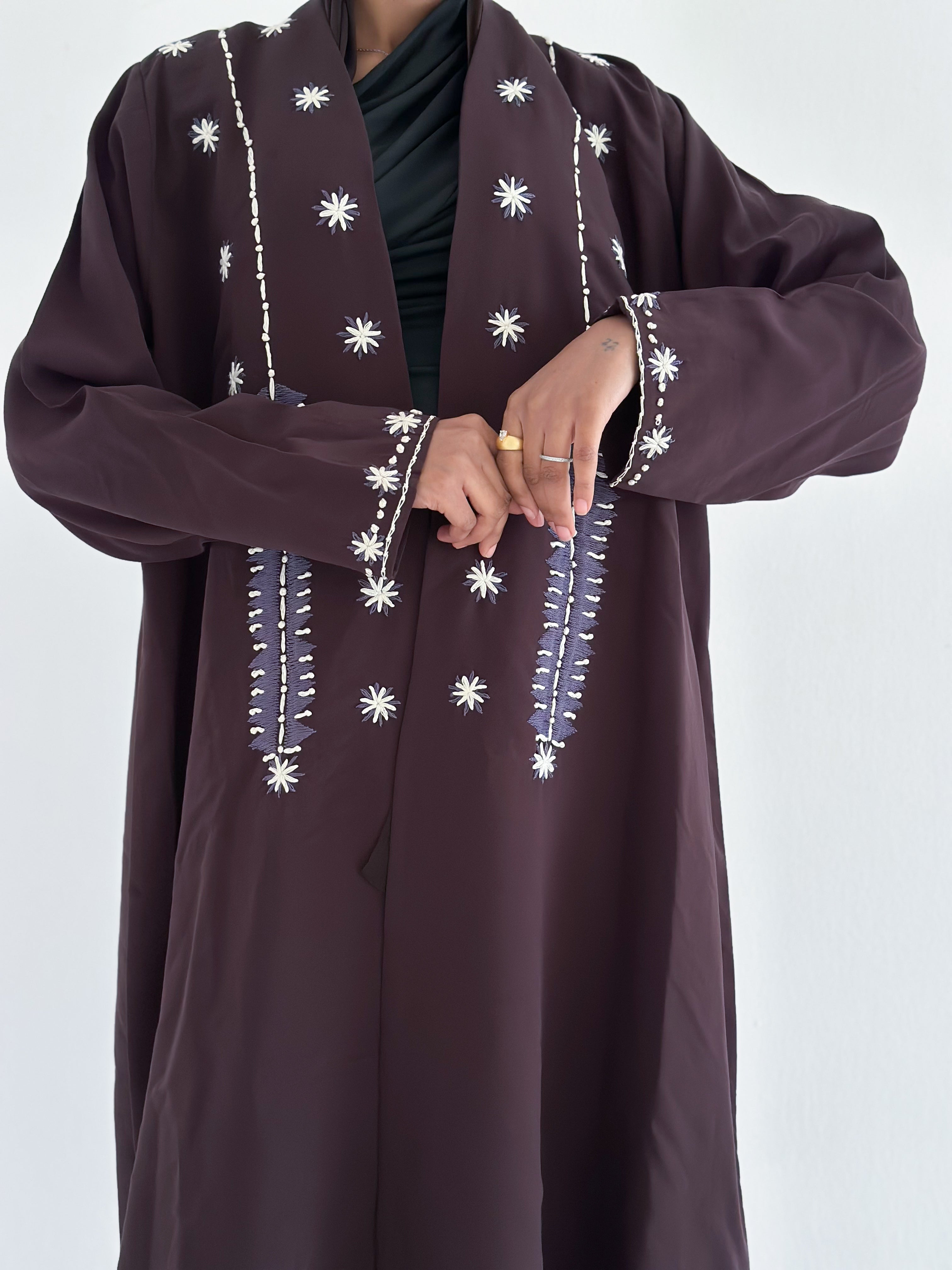 MW645 - Light Crepe Standing with Jacquard Half-Cloche