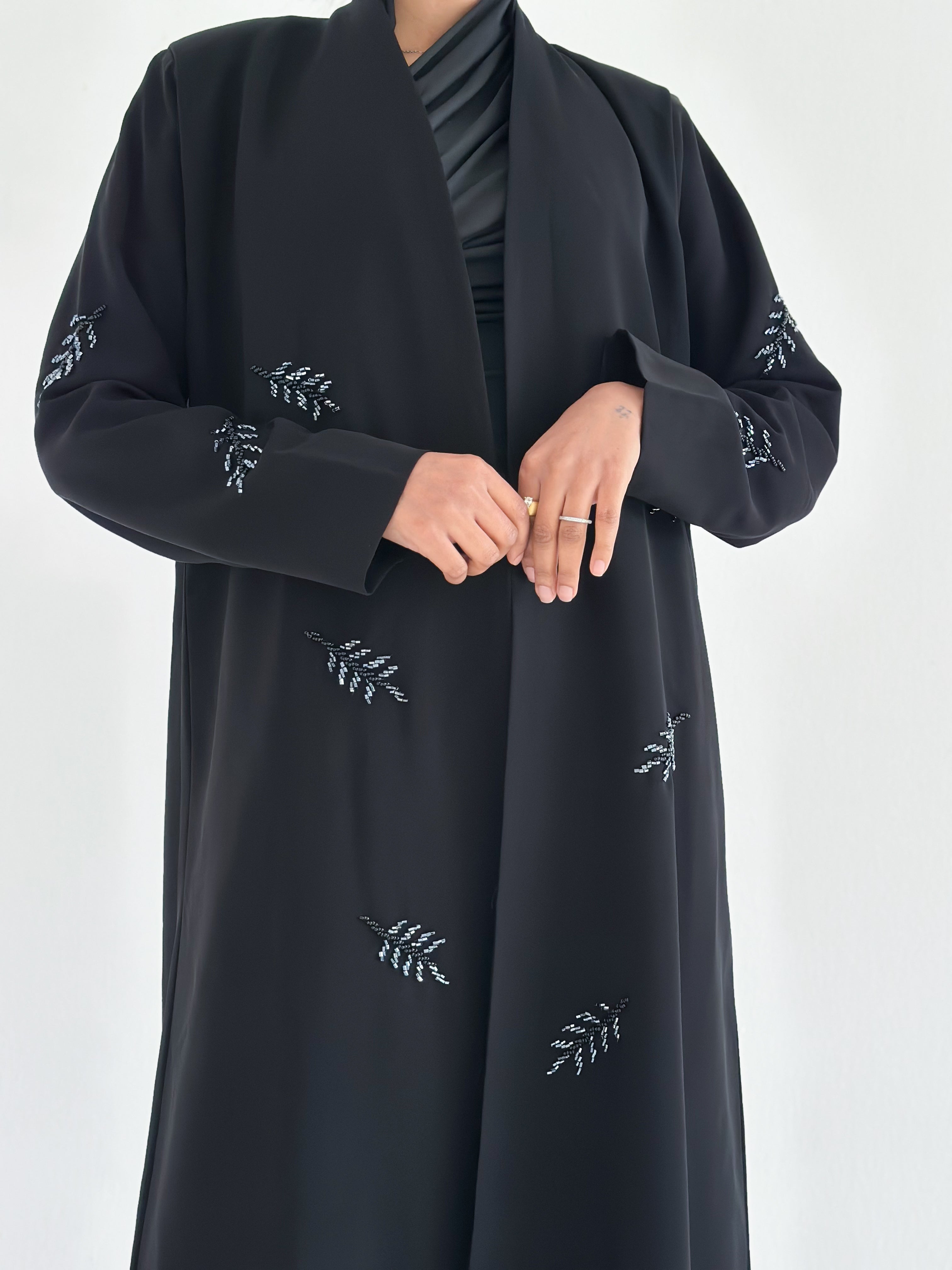 MW1794 - عباية قماش كوبرا شغل يدوي - Aya