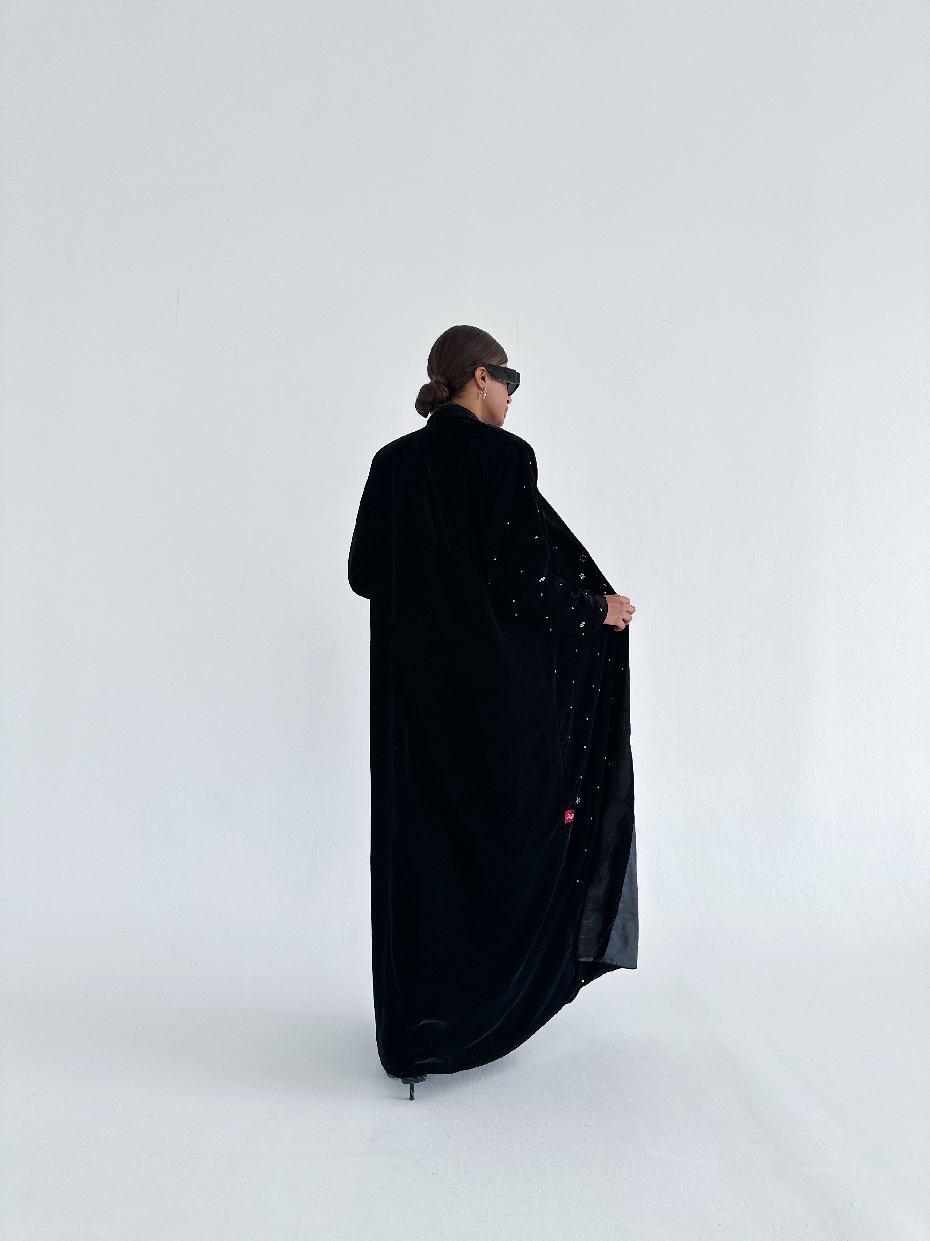 MW645 - Light Crepe Standing with Jacquard Half-Cloche