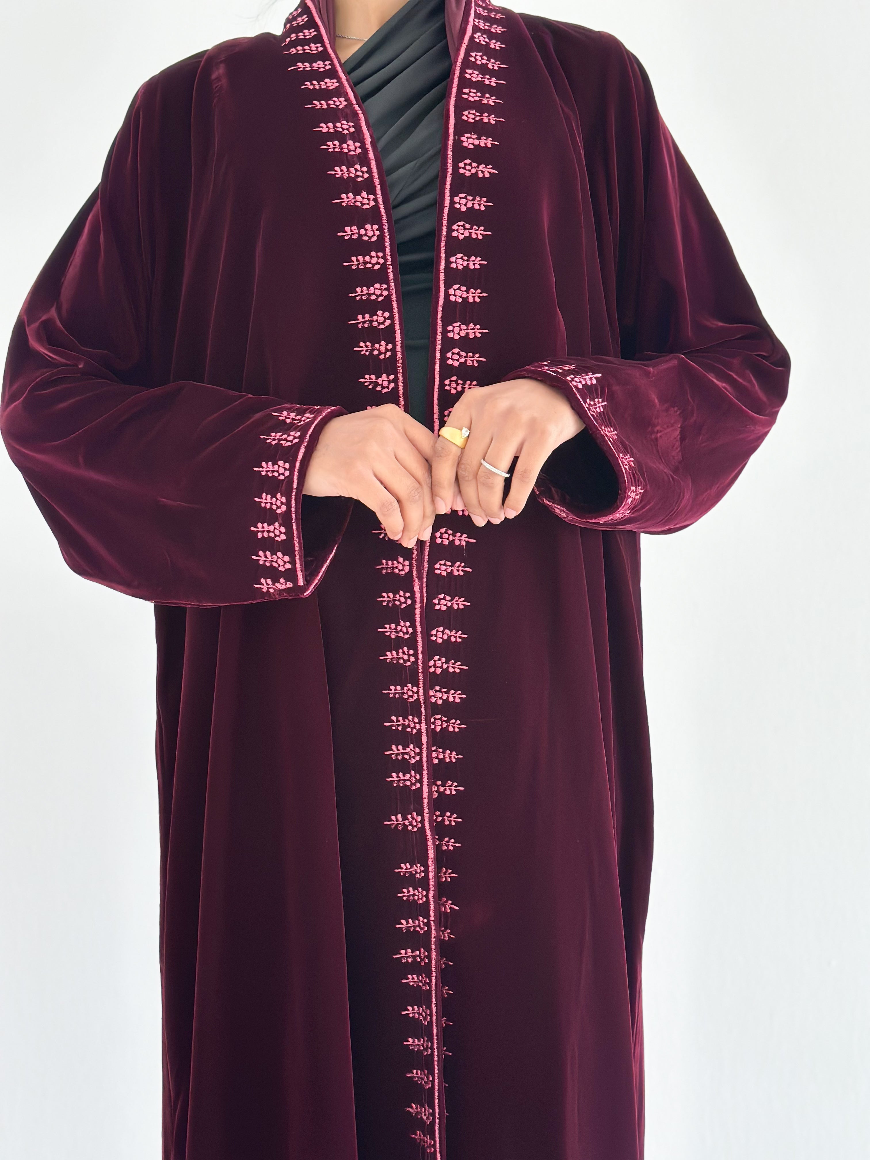 MWT675 - عباية مخمل عنابي مع تطريز بالامام والاكمام