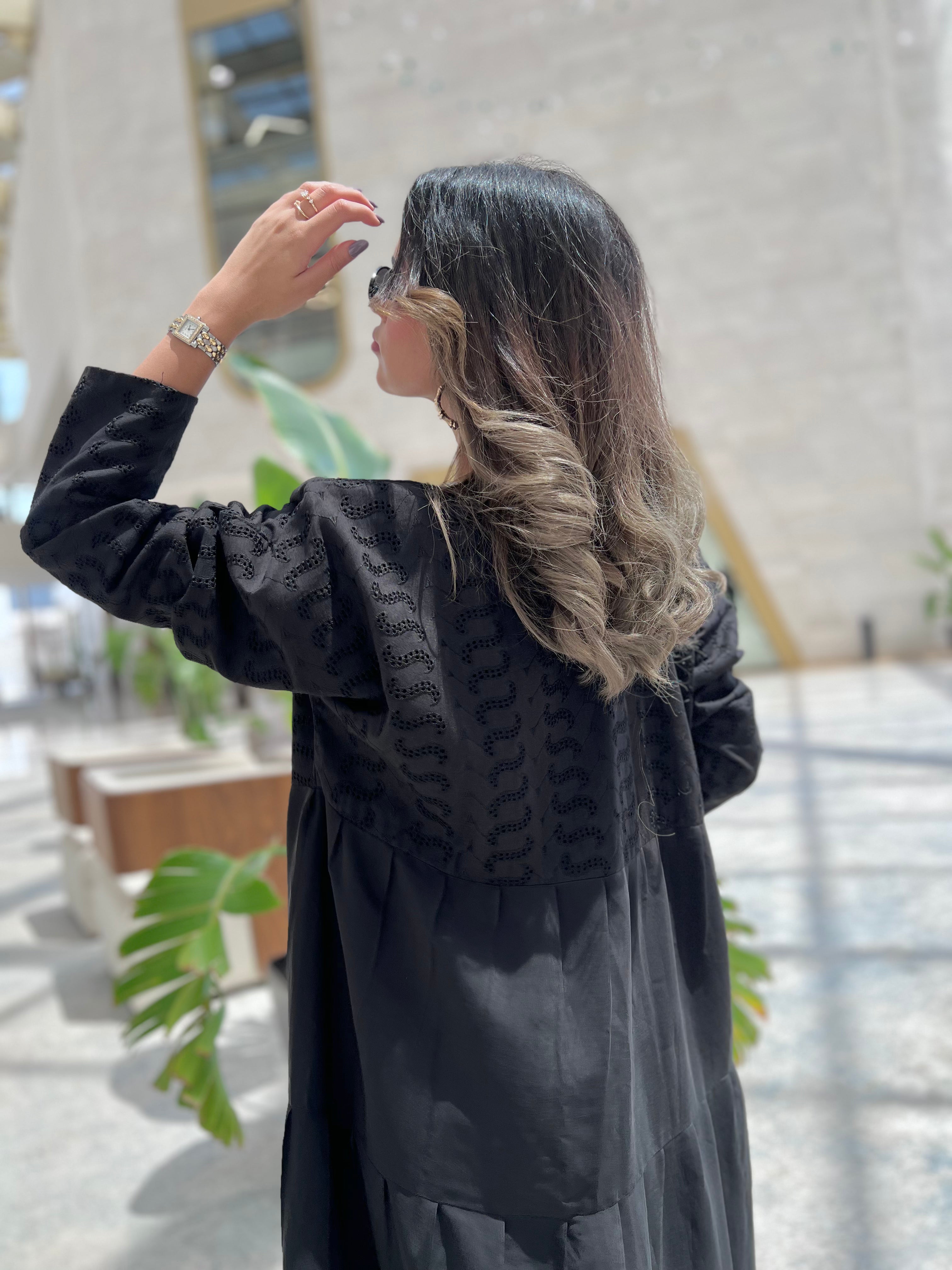 MW1617 - عباية حرير مغسول وركامة-Washed silk with ruching - Aya