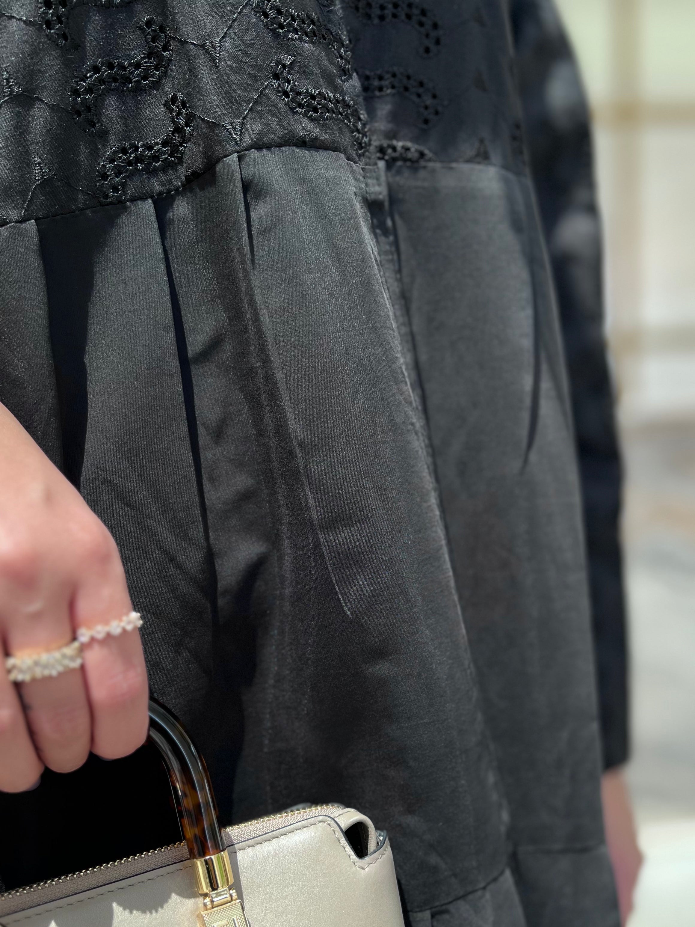 MW1617 - عباية حرير مغسول وركامة-Washed silk with ruching - Aya