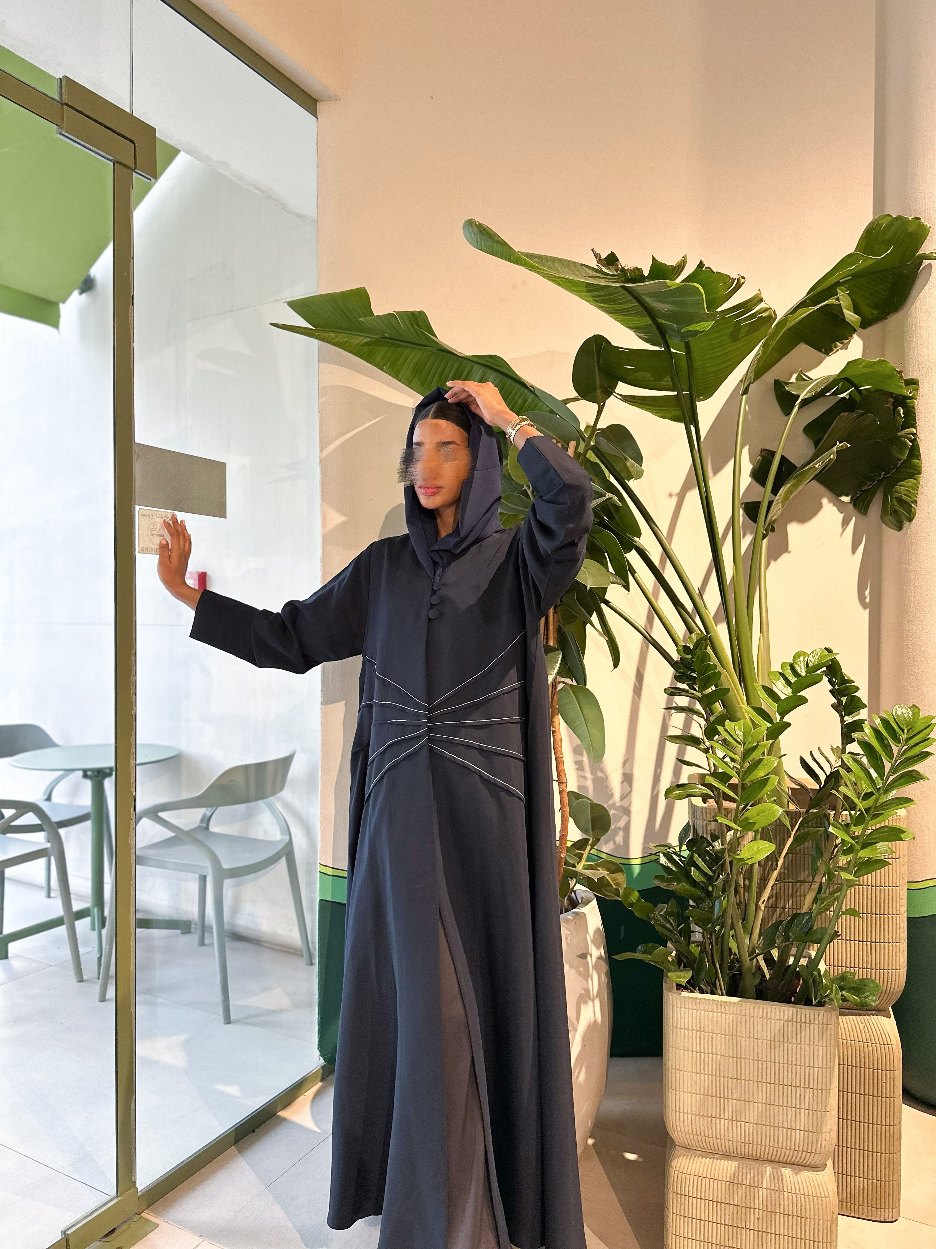 MWT365 - عباية كحلي بقصة من الامام - Aya