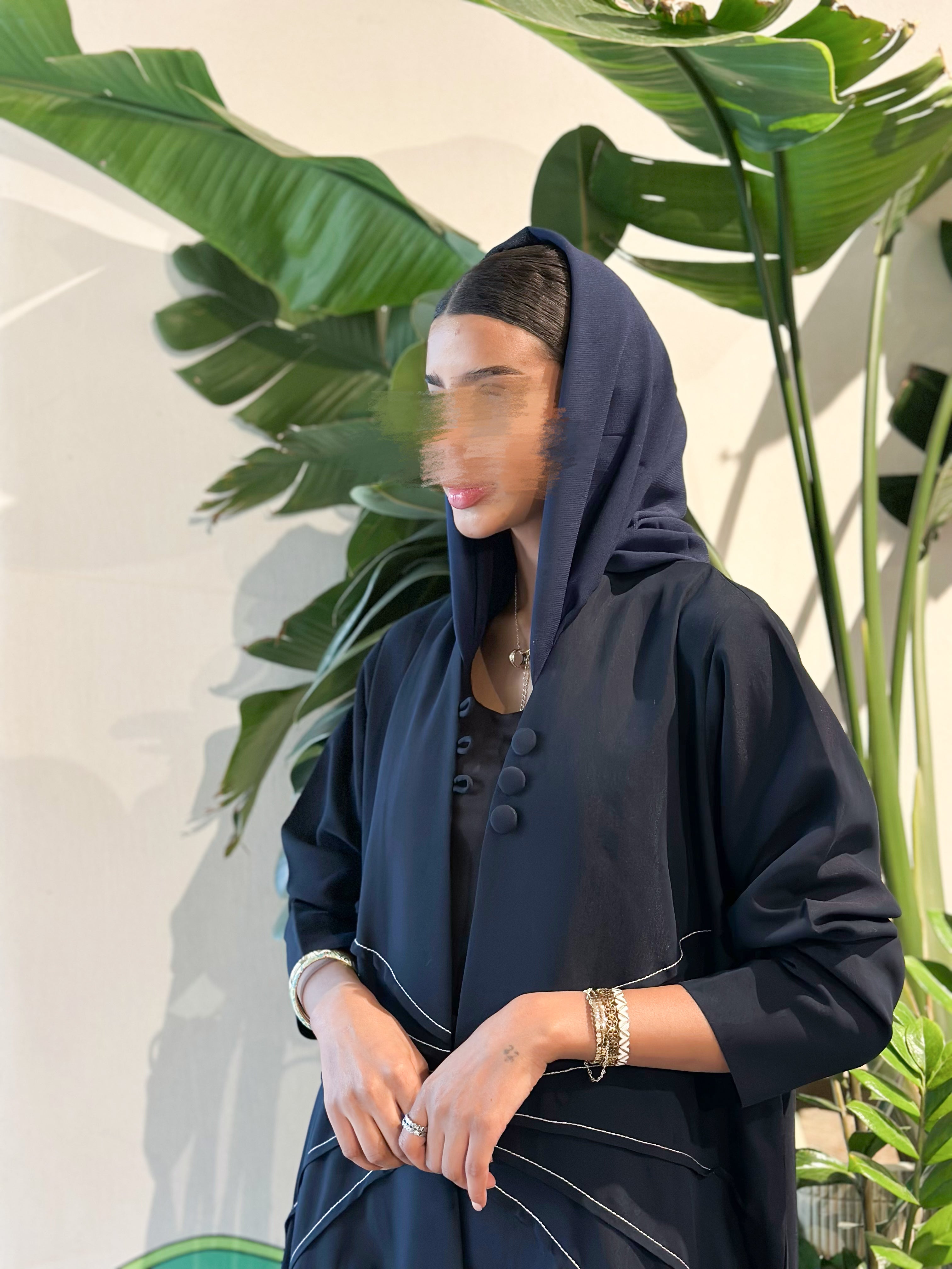 MWT365 - عباية كحلي بقصة من الامام - Aya