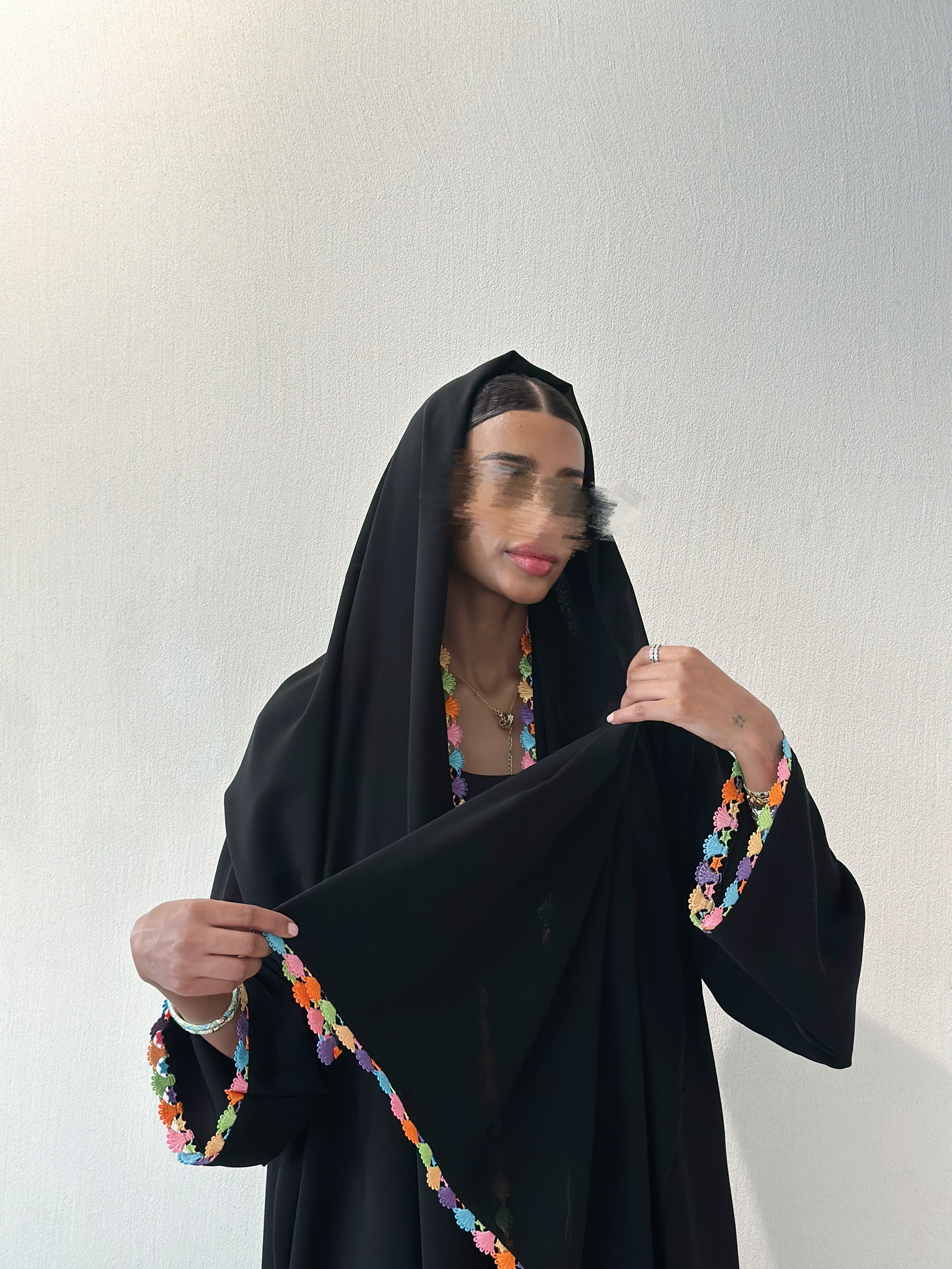 MW1740 - عباية اسود مع اضافة كلفة