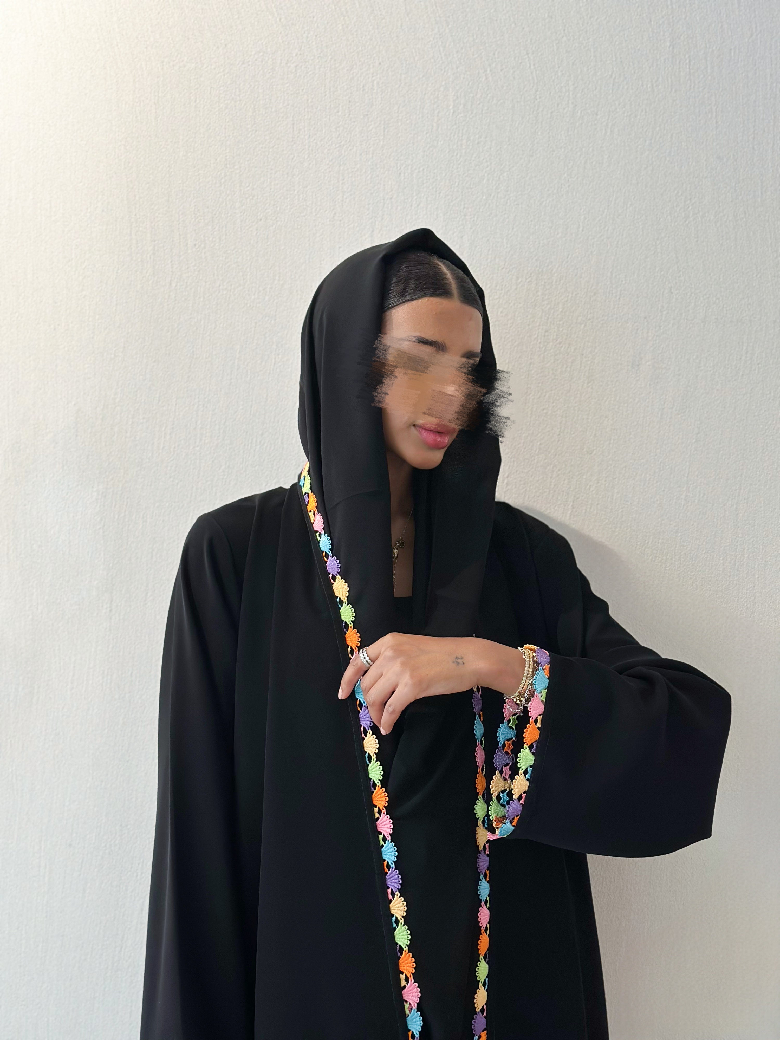MW1740 - عباية اسود مع اضافة كلفة