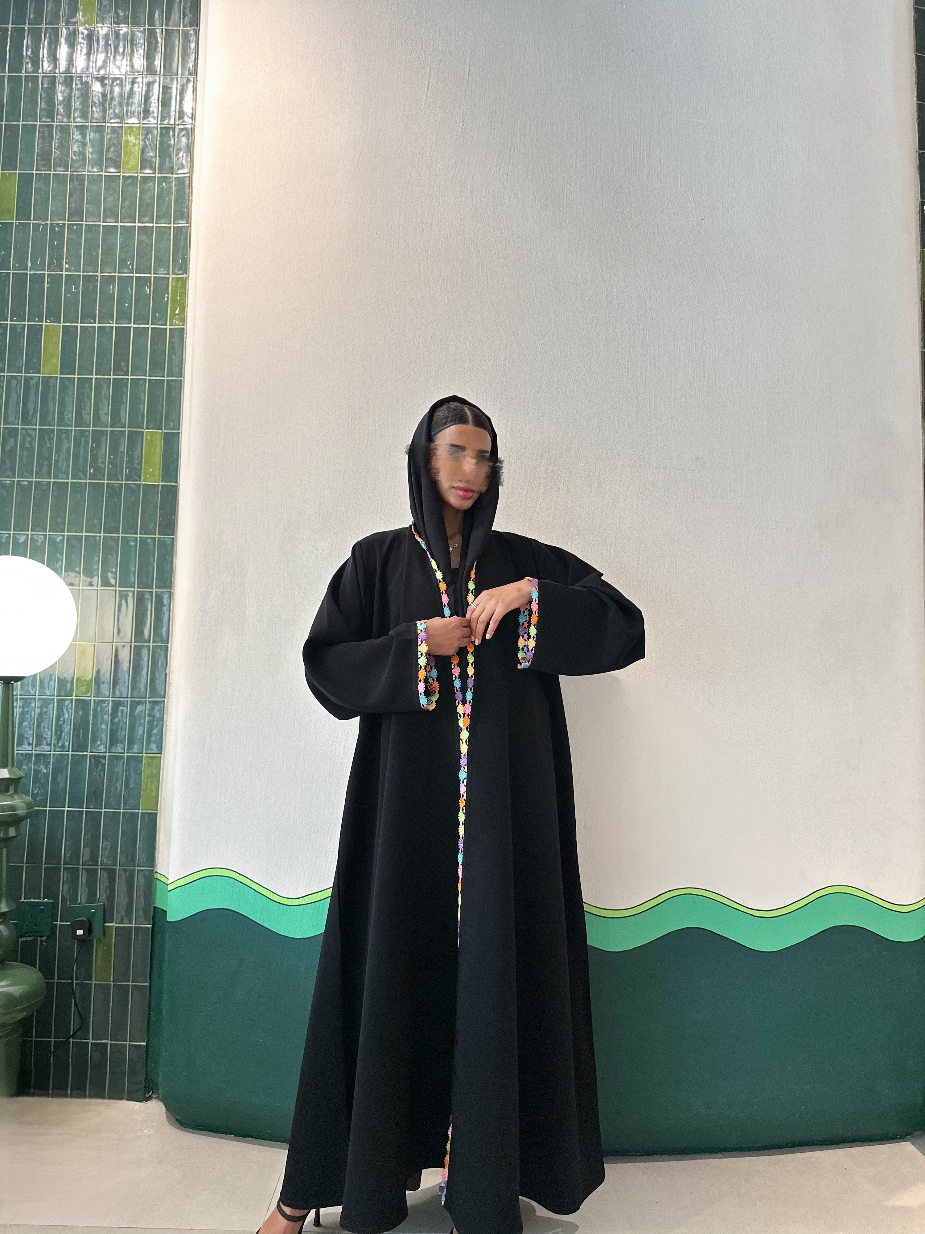 MW1740 - عباية اسود مع اضافة كلفة