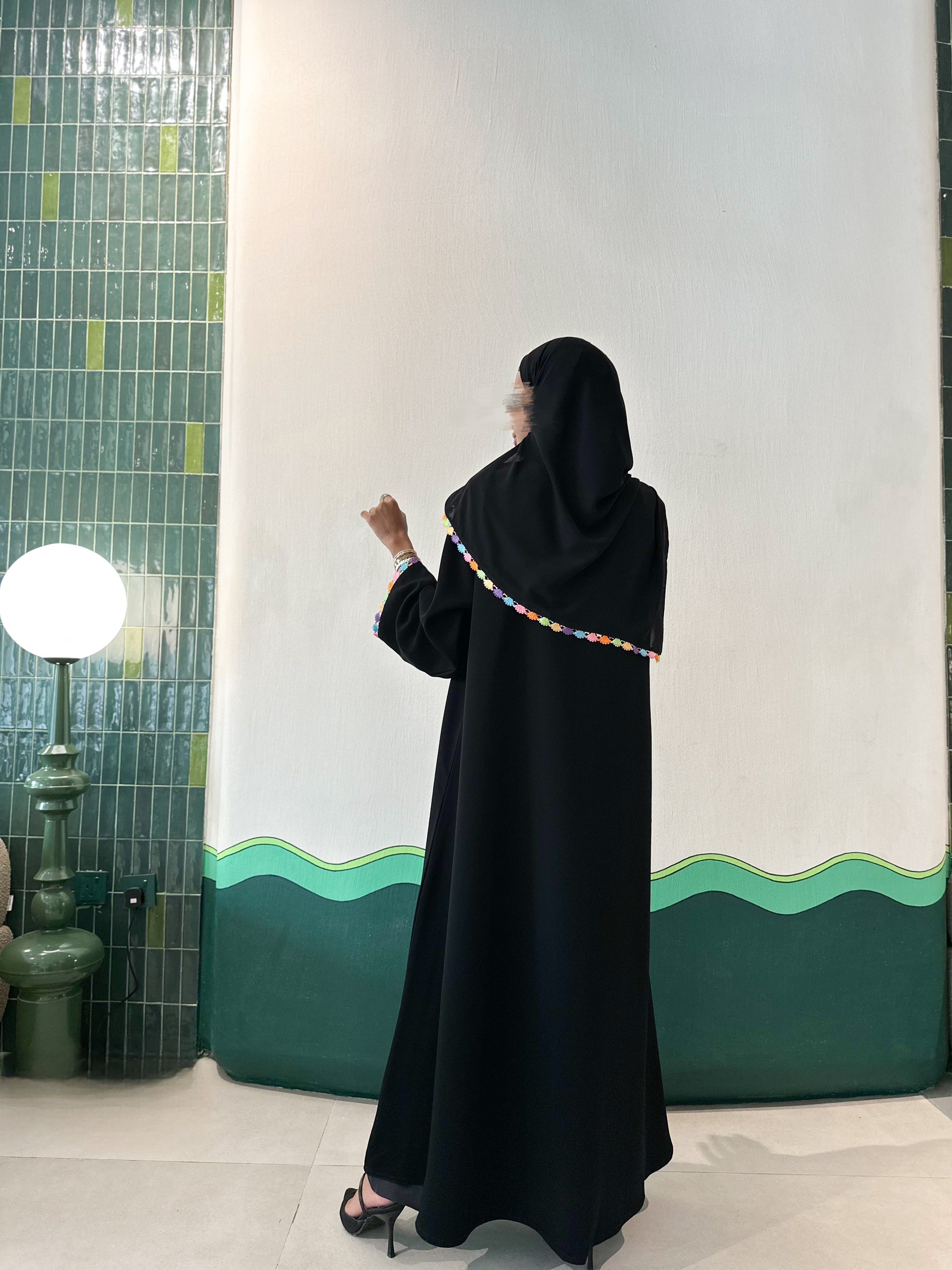 MW1740 - عباية اسود مع اضافة كلفة