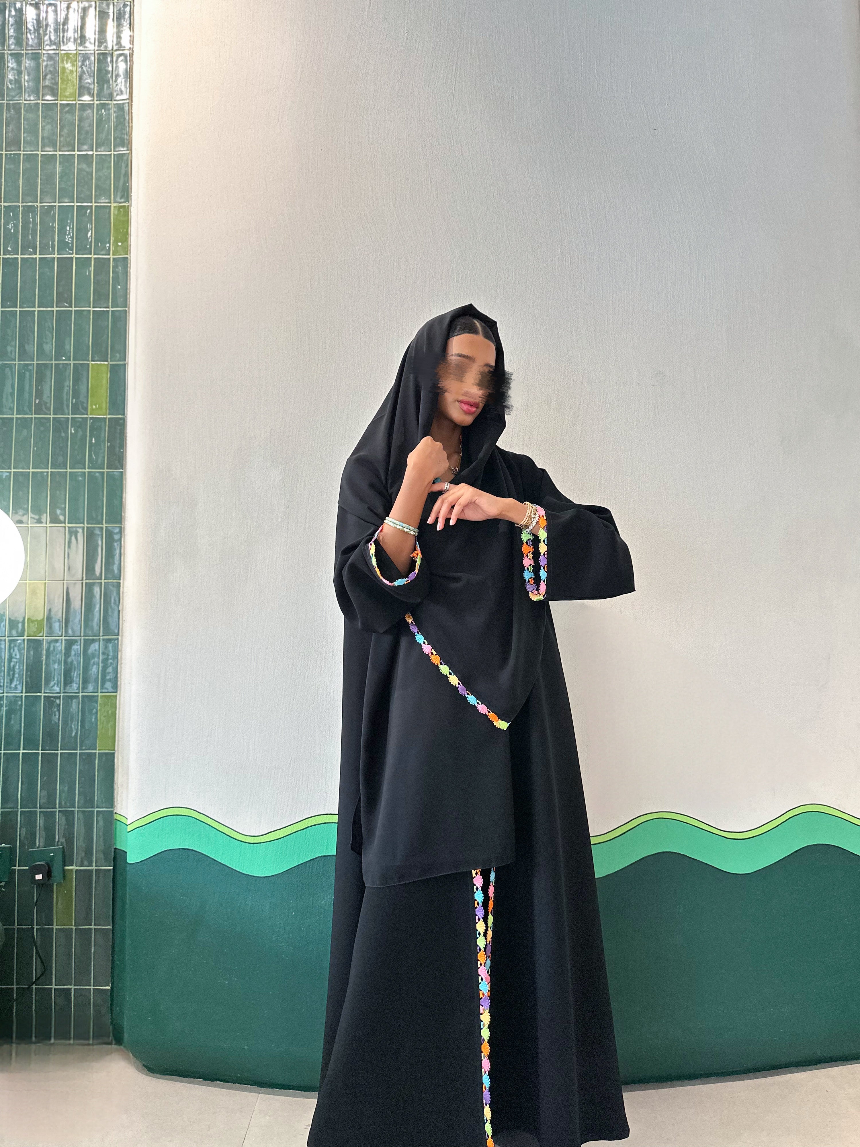 MW1740 - عباية اسود مع اضافة كلفة - Aya