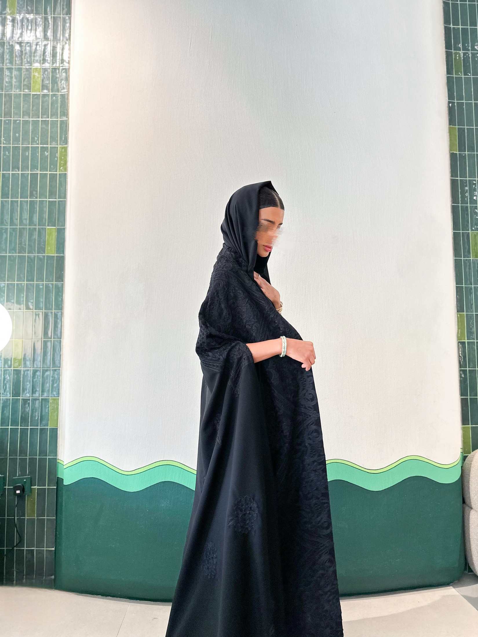 MW1739 - قماش ملكي مع اضافة تطريز - Aya