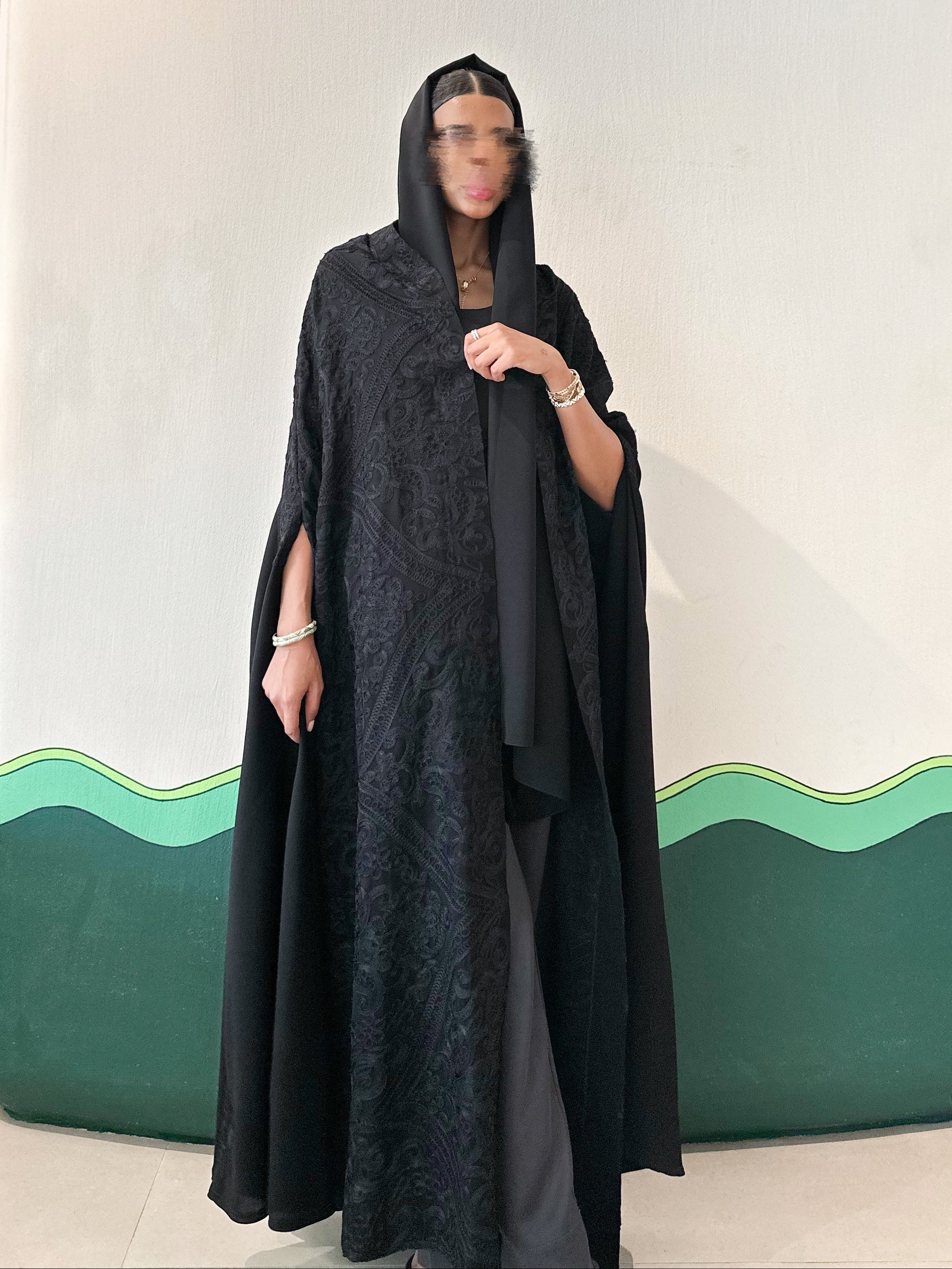 MW1739 - قماش ملكي مع اضافة تطريز - Aya