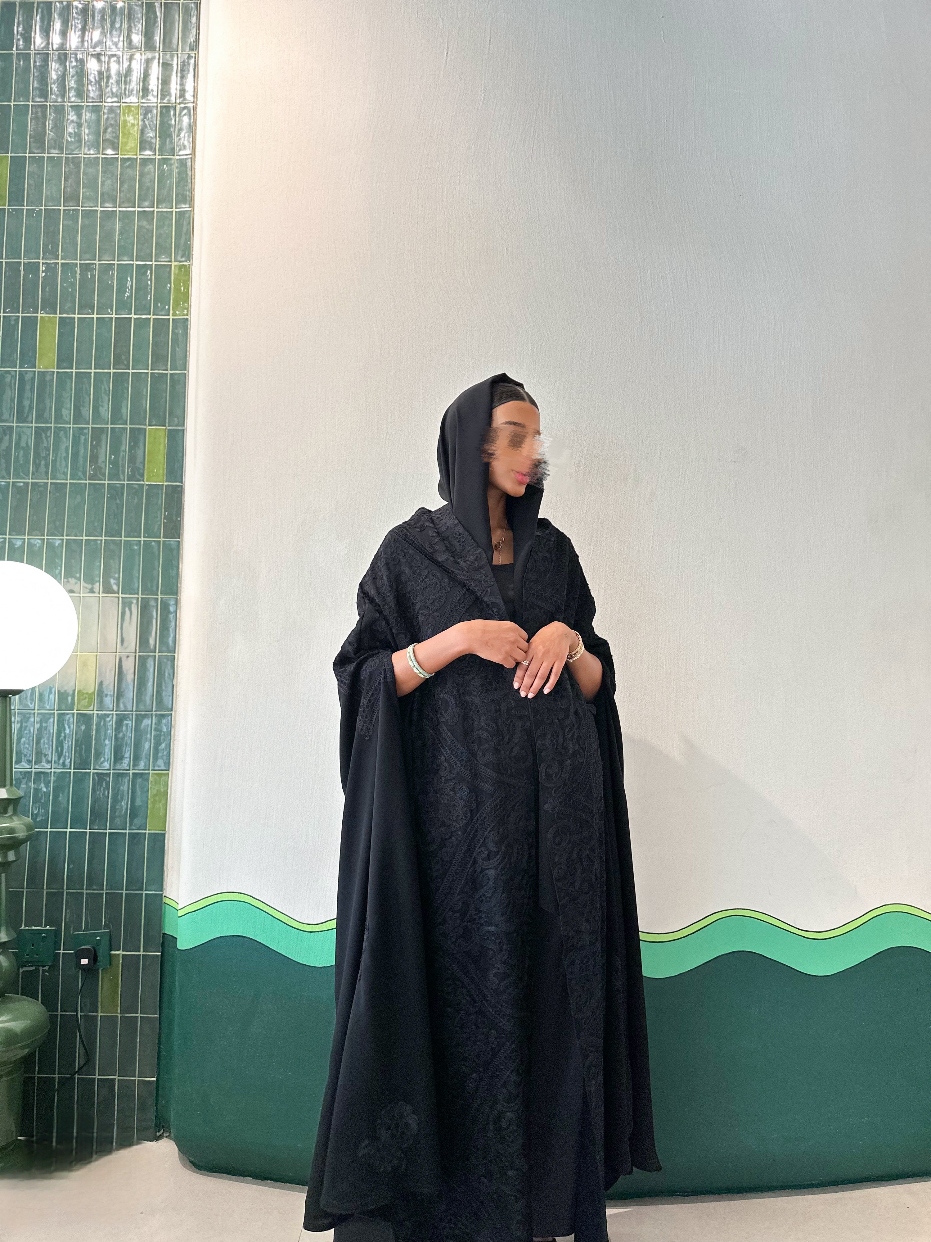 MW1739 - قماش ملكي مع اضافة تطريز - Aya