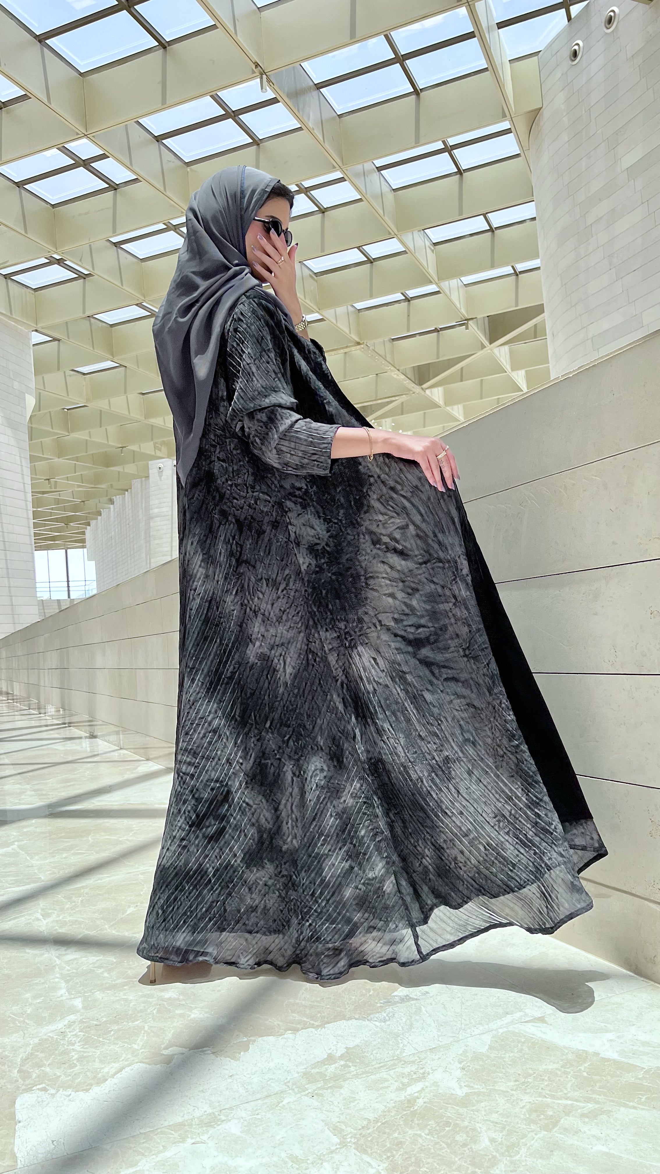 MW1625 - عباية شيفون مكسر رصاصي-Gray Crinkled Chiffon - Aya