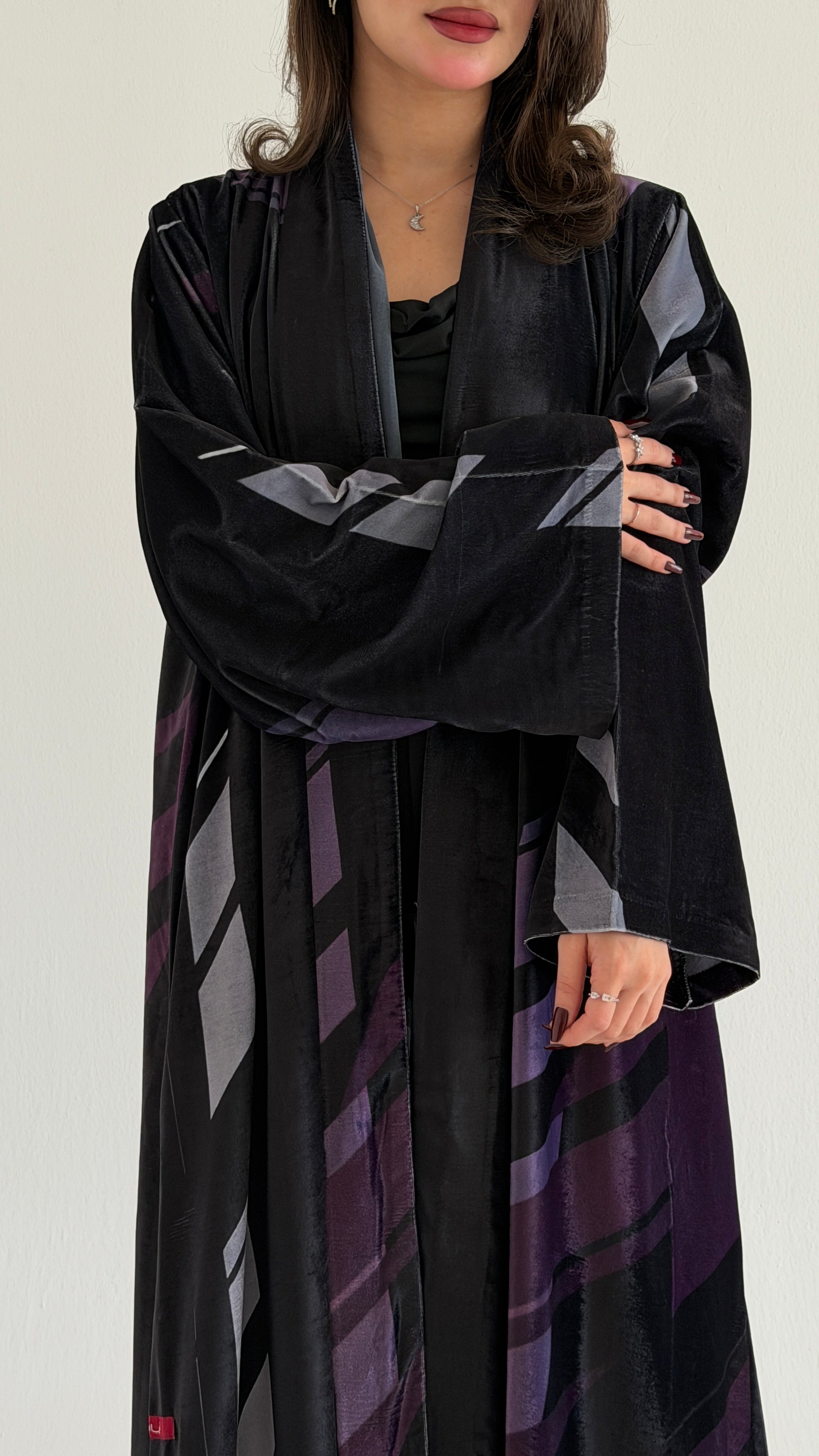 MWT889 - عباية مخمل طباعة - Aya