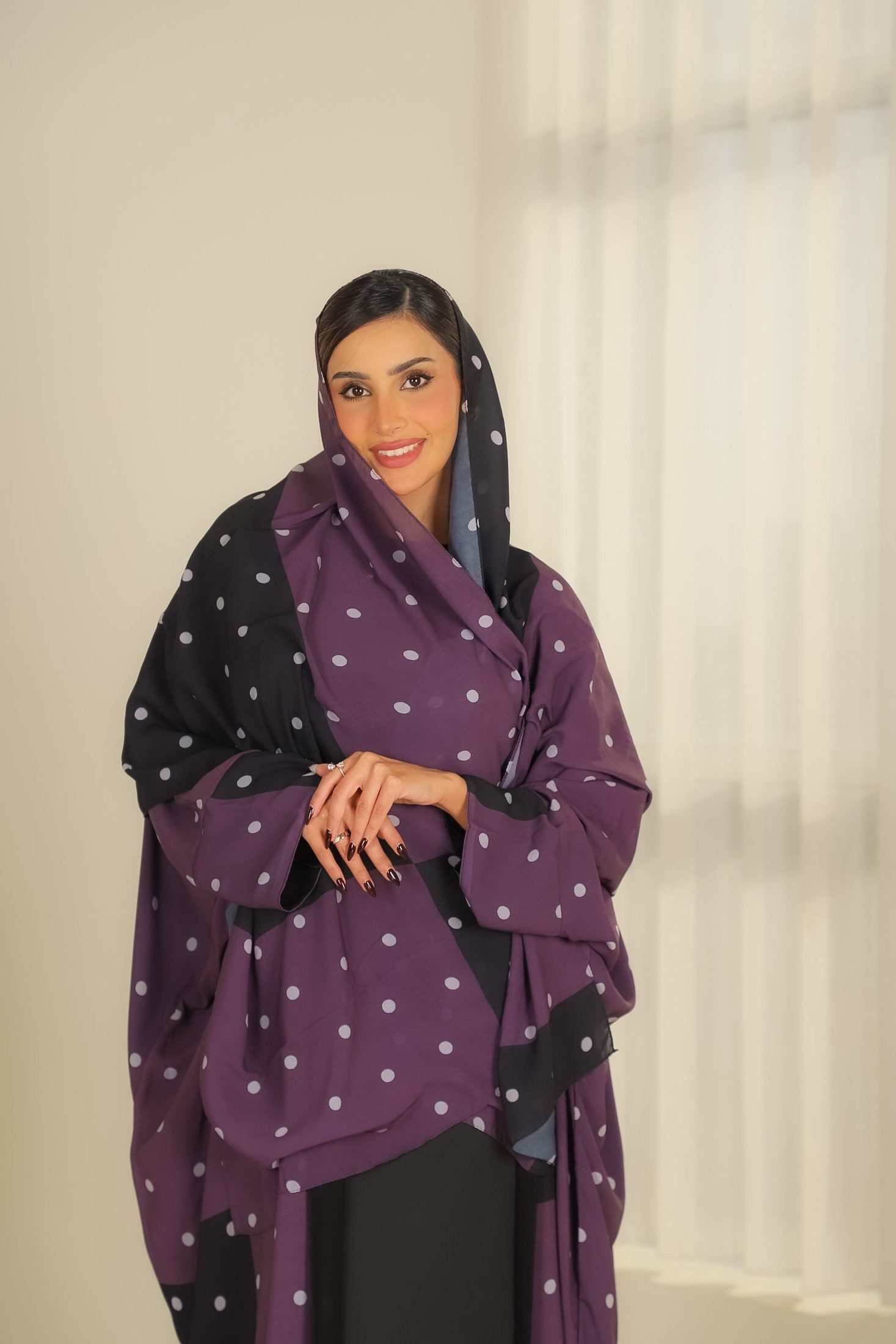 MWT451 - عباية منقطة اسود وبنفسجي - Aya