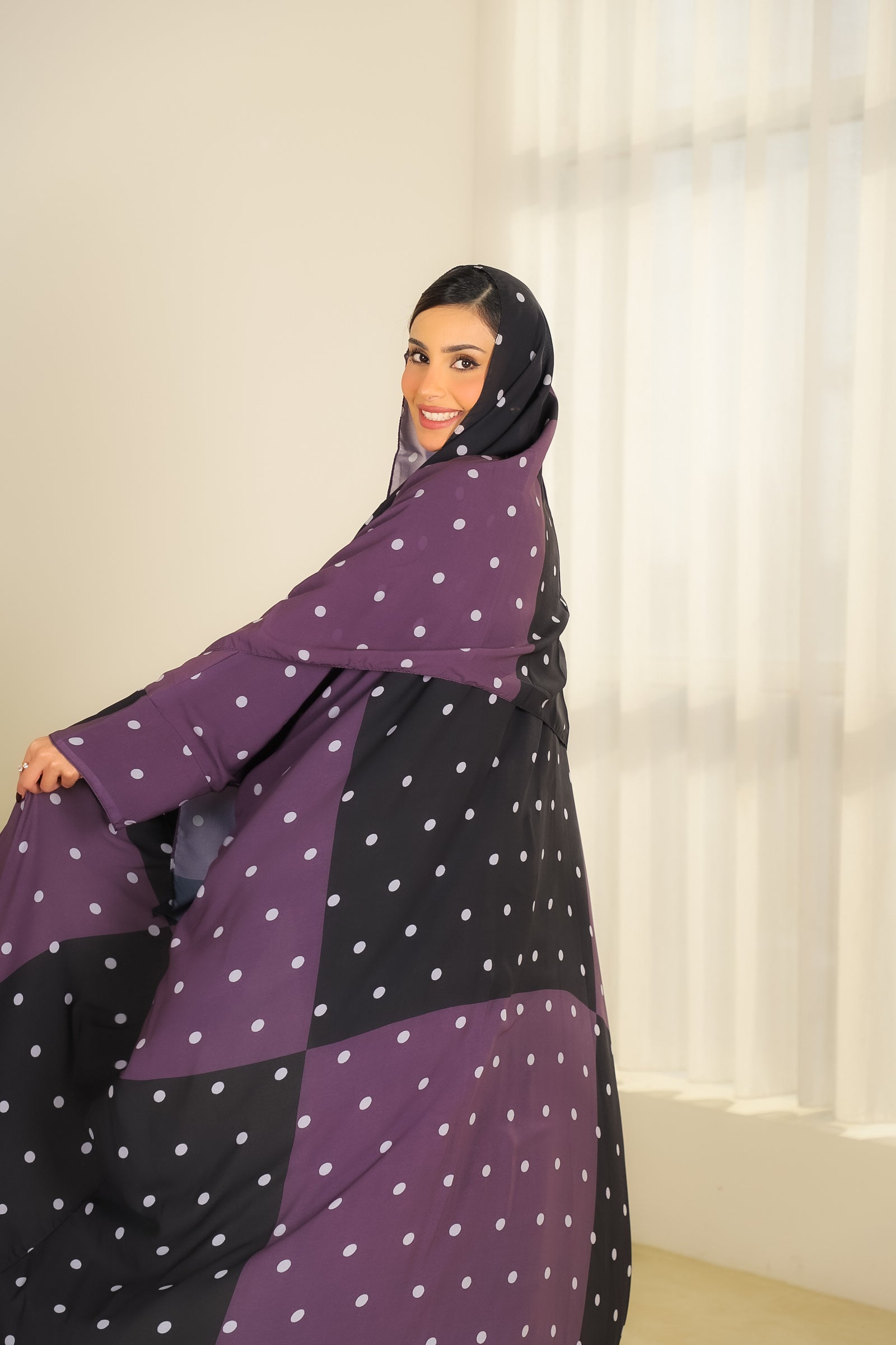 MWT451 - عباية منقطة اسود وبنفسجي - Aya