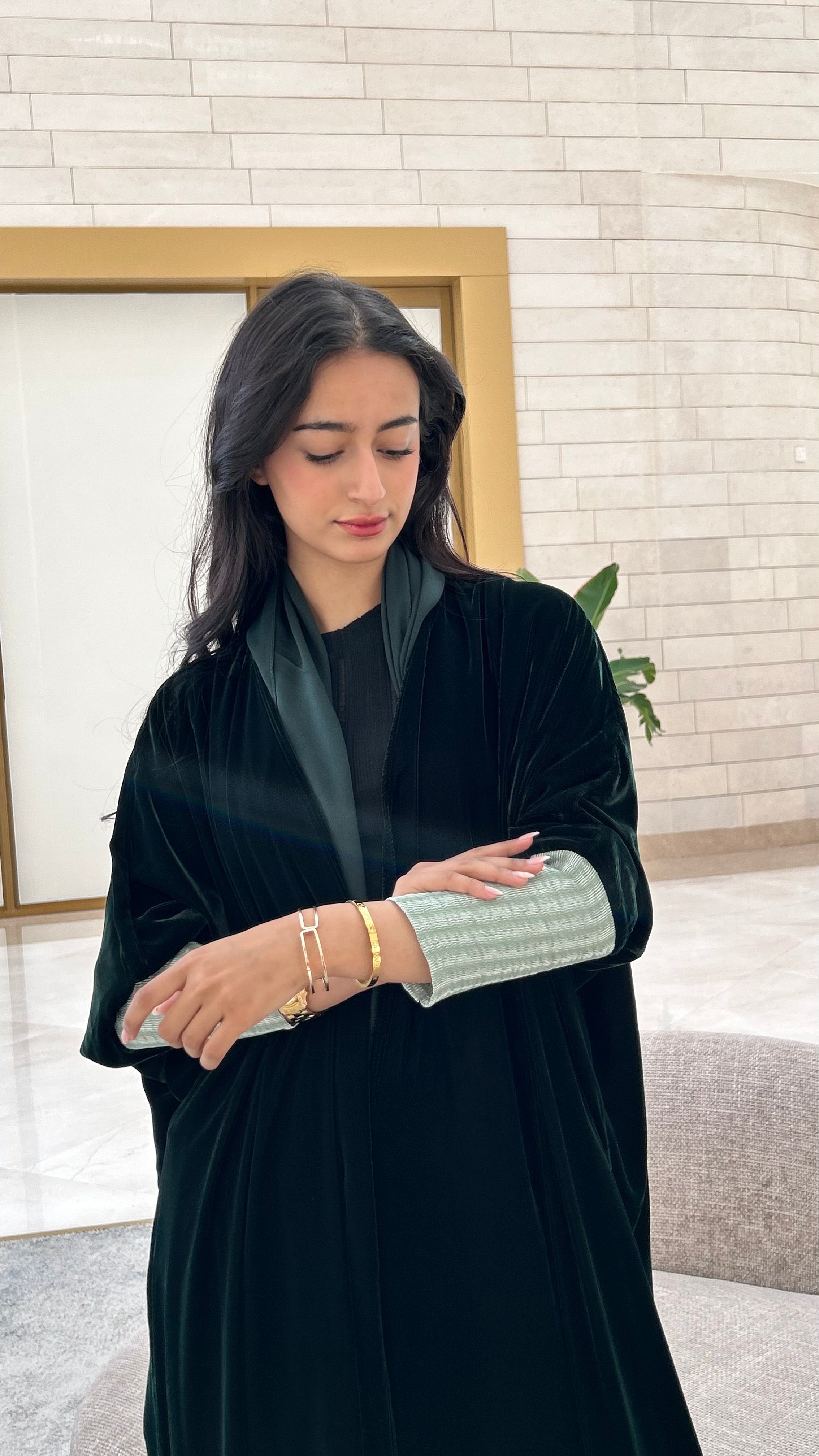 MW645 - Light Crepe Standing with Jacquard Half-Cloche