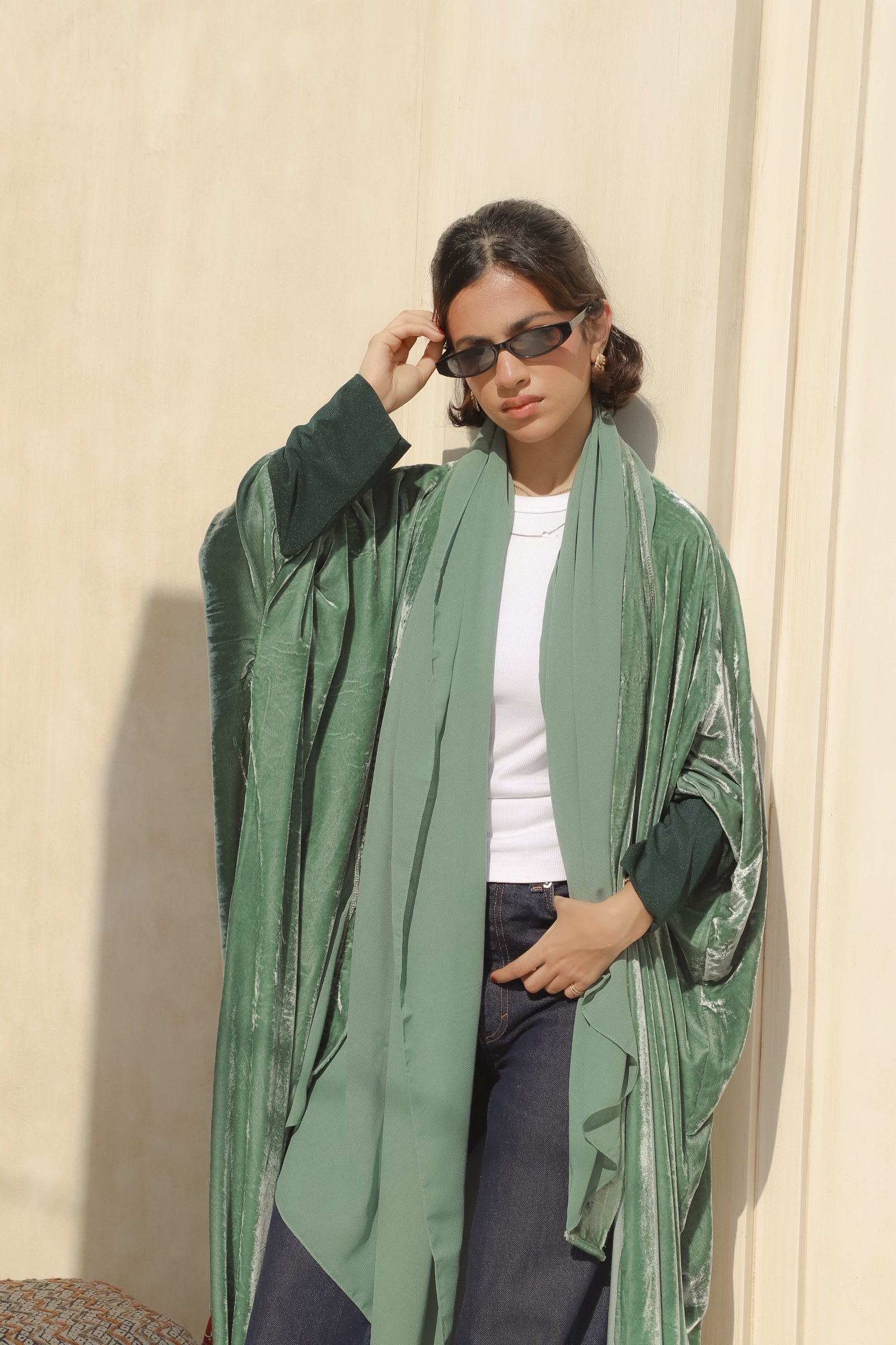 MWT564 - عباية مخمل زيتي فاتح مع أكمام استرتش - Aya