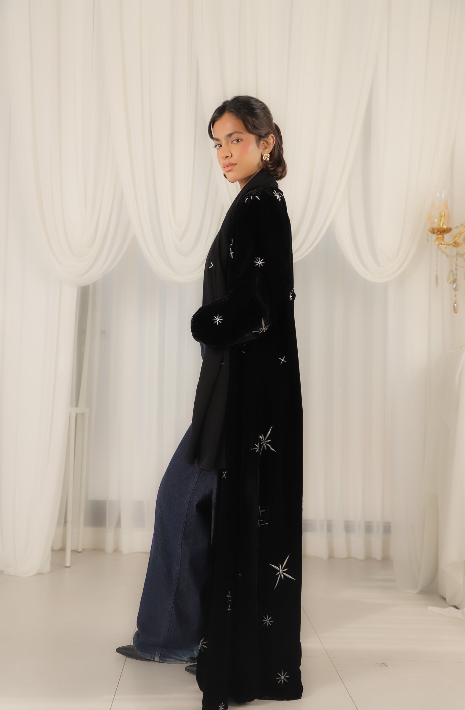 MWT643 - عباية مخمل تطريز نجمات - Aya