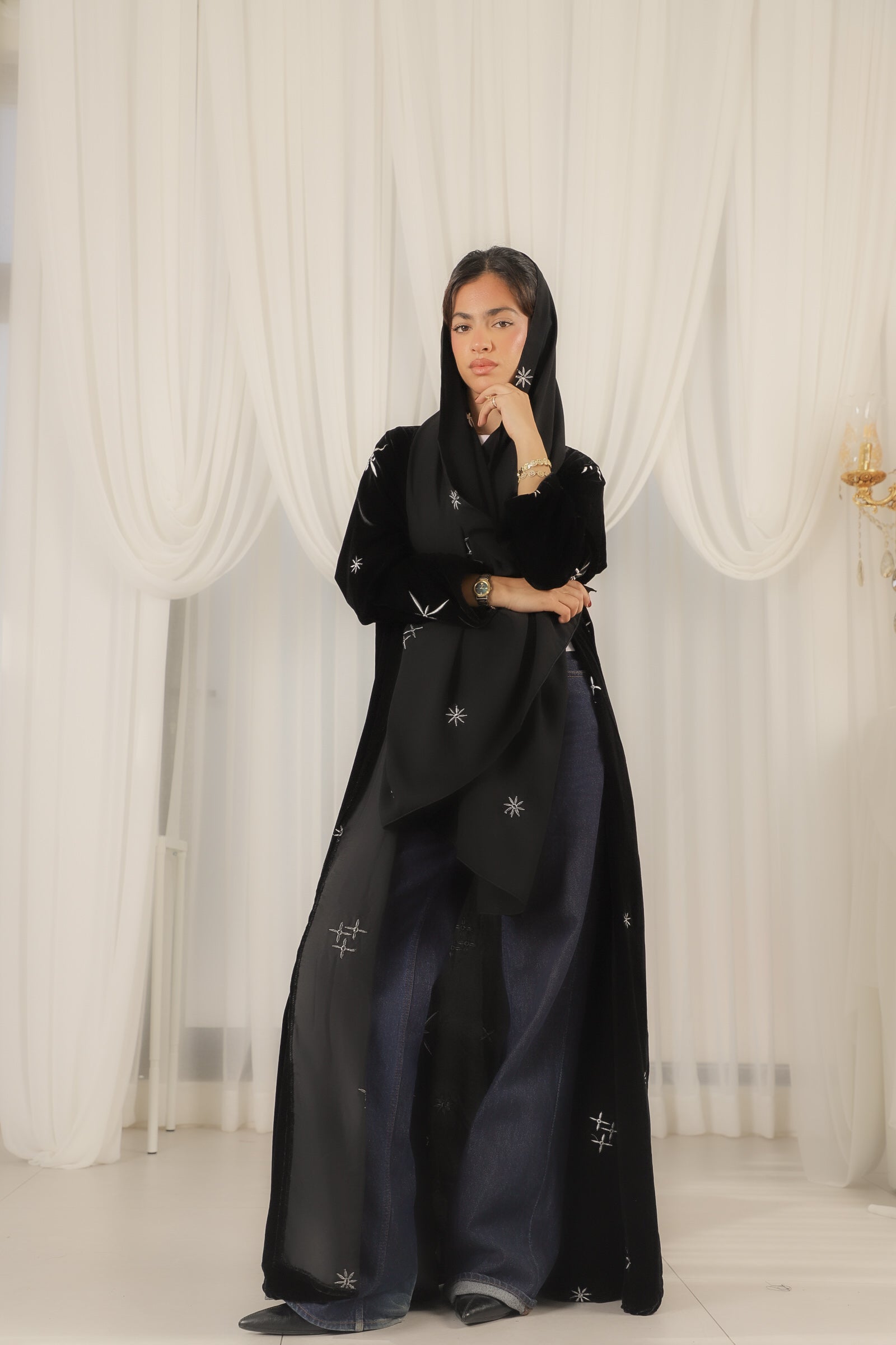 MWT643 - عباية مخمل تطريز نجمات - Aya