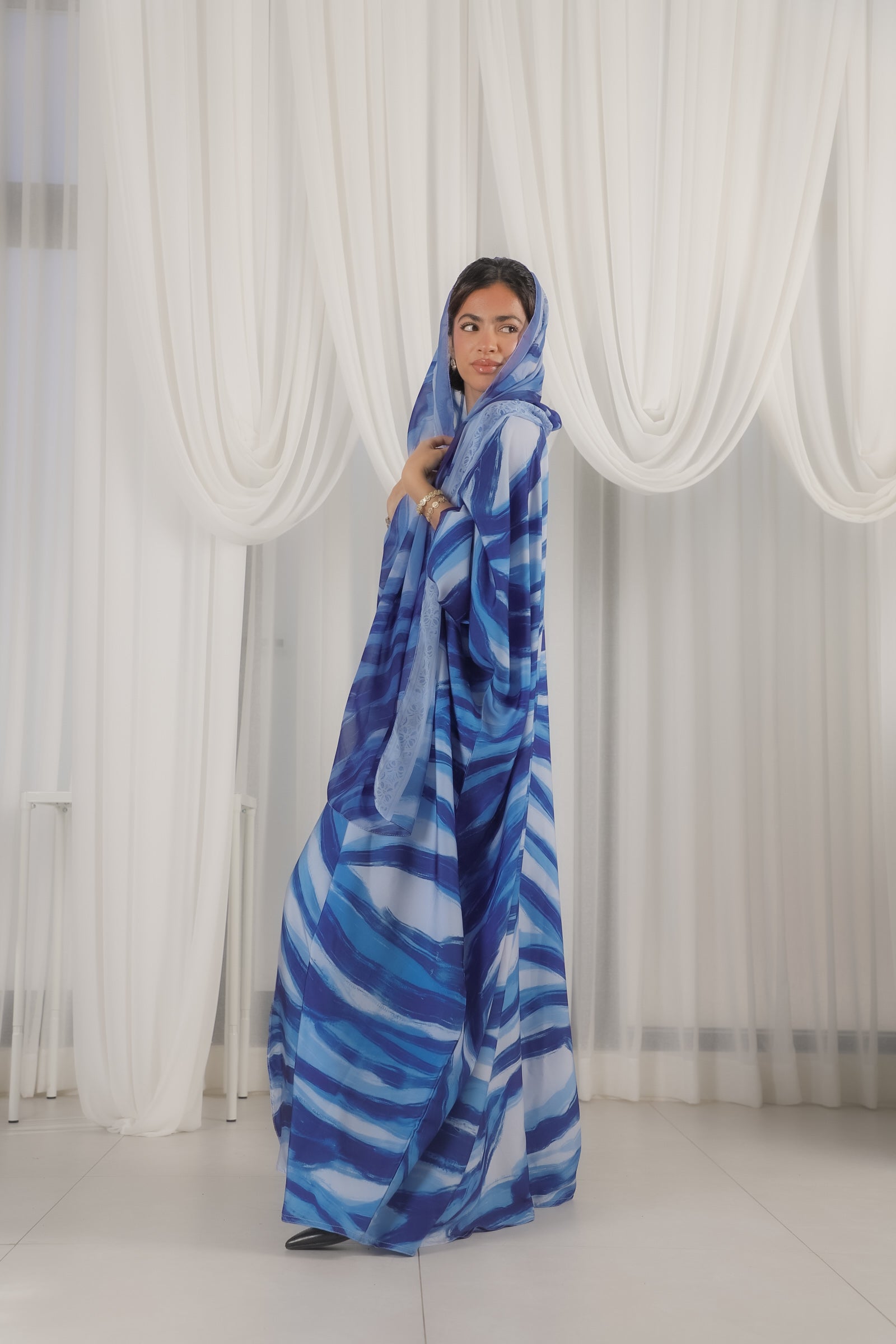 MWT667 - عباية طباعة ازرق - Aya