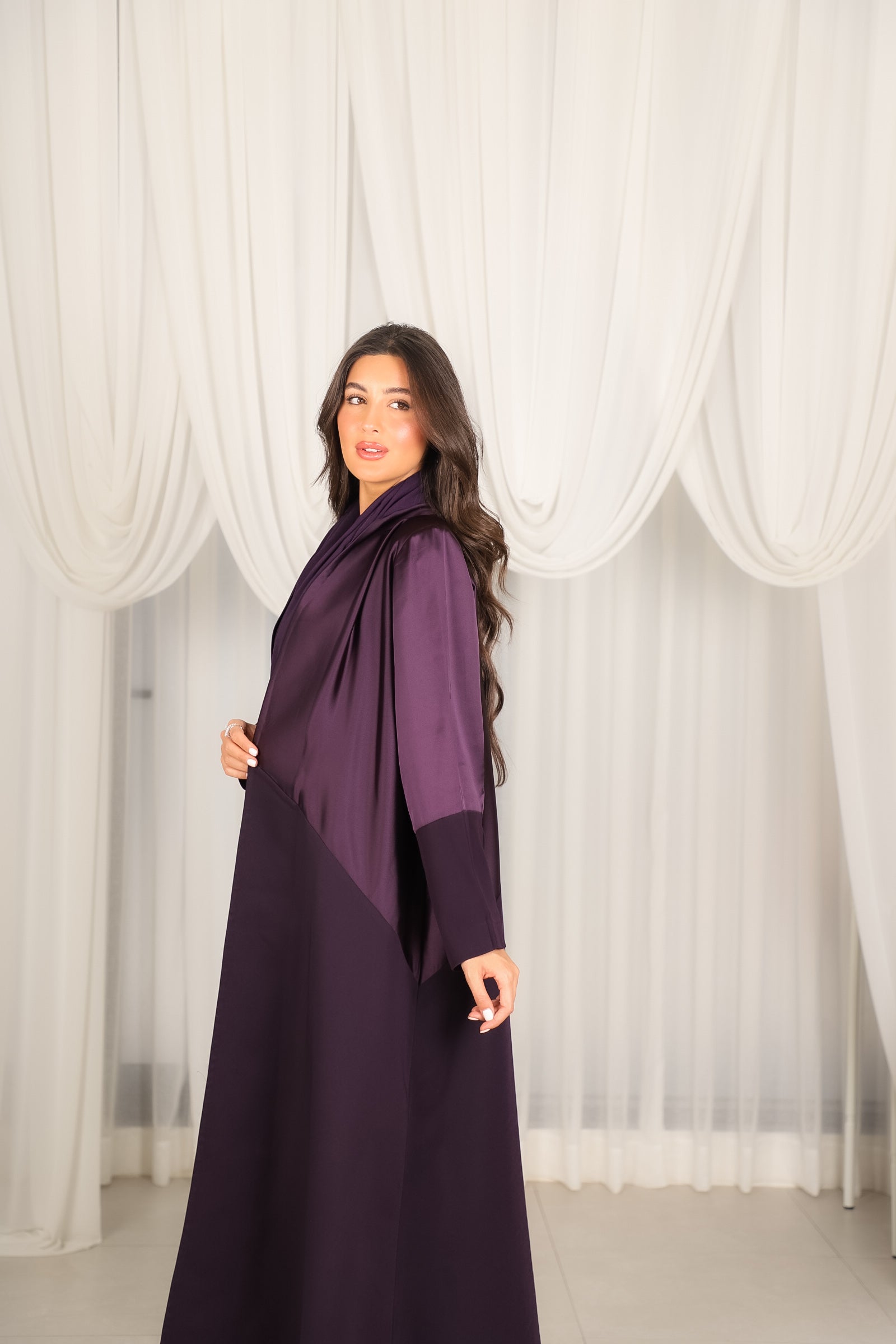 MWT693 - عباية موفي مع تدخيلة ساتان - Aya