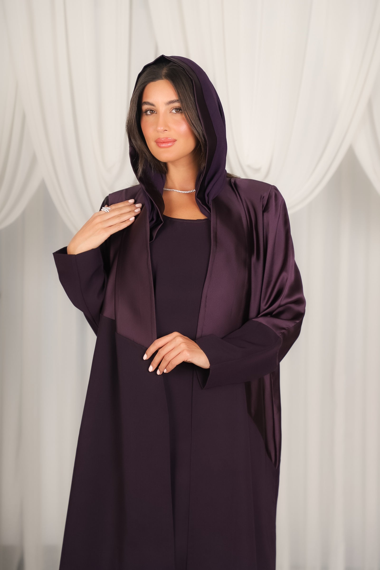 MWT693 - عباية موفي مع تدخيلة ساتان - Aya