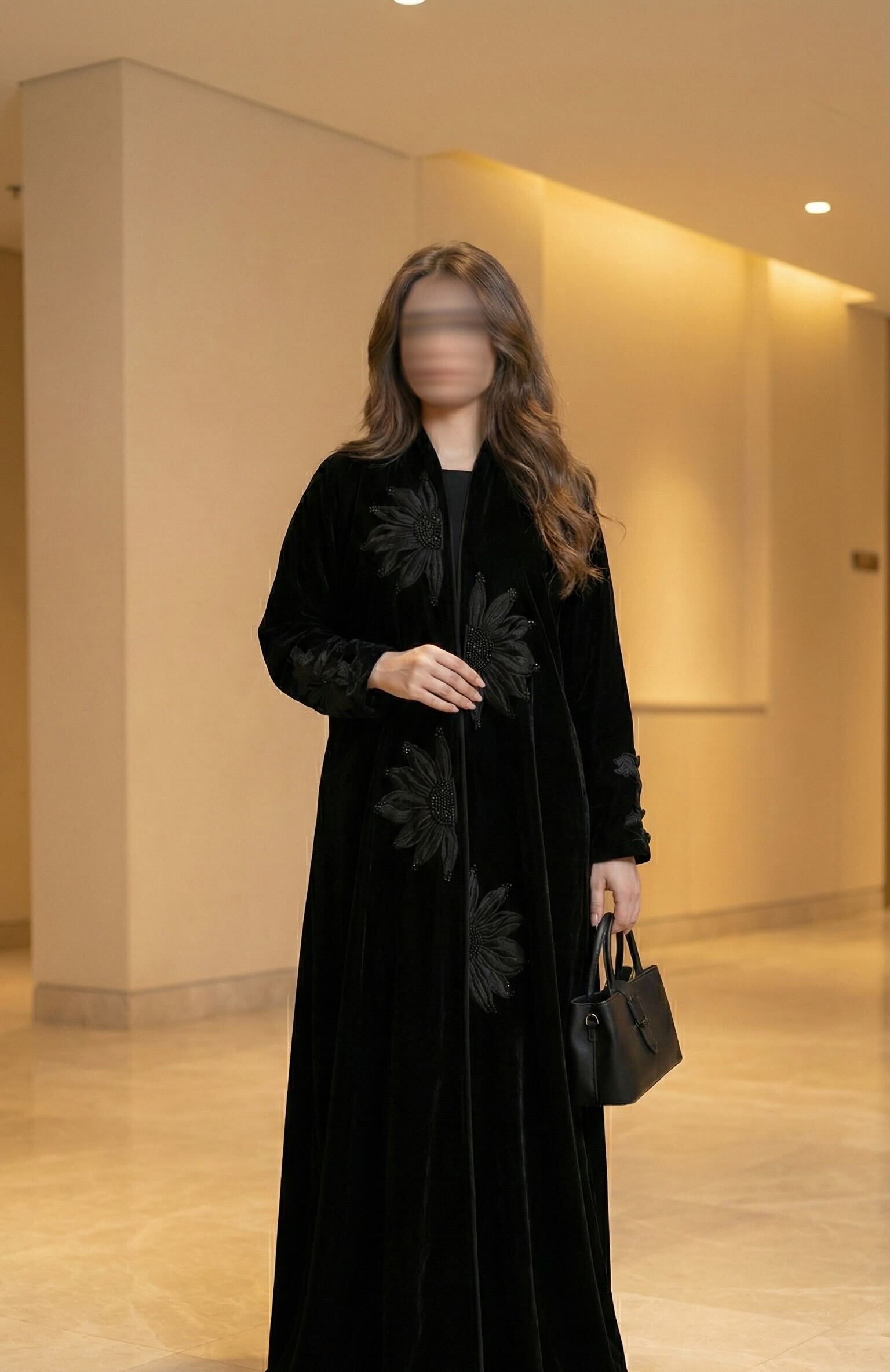 MWT906 - عباية مخمل مع تطريز ورد أسود - Aya