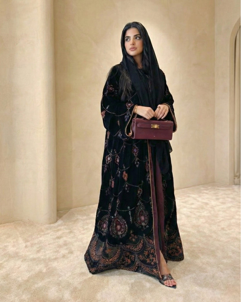 MWT909 - عباية مخمل كوري مع تطريز