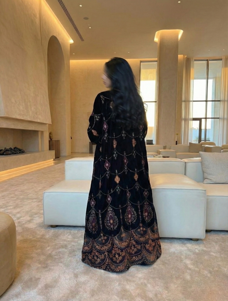 MWT909 - عباية مخمل كوري مع تطريز