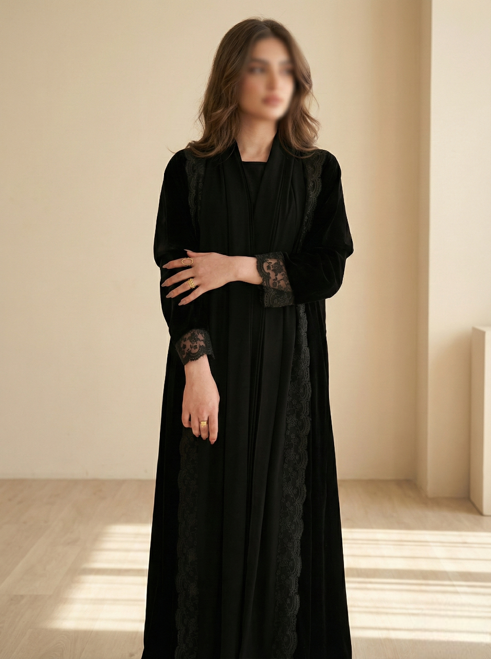 MWE910 - عباية مخمل مع اطراف دانتيل