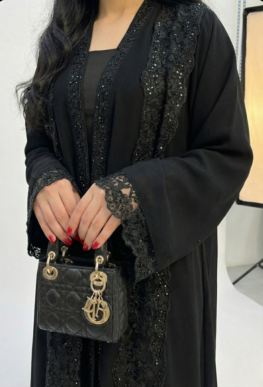 MWK103 عباية كريب أسود مع دانتيل