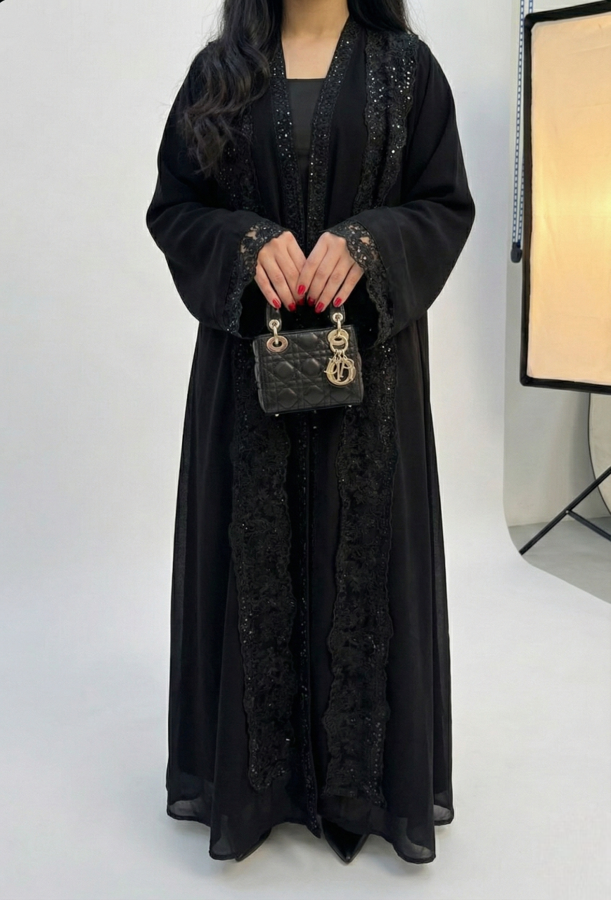 MWK103 عباية كريب أسود مع دانتيل