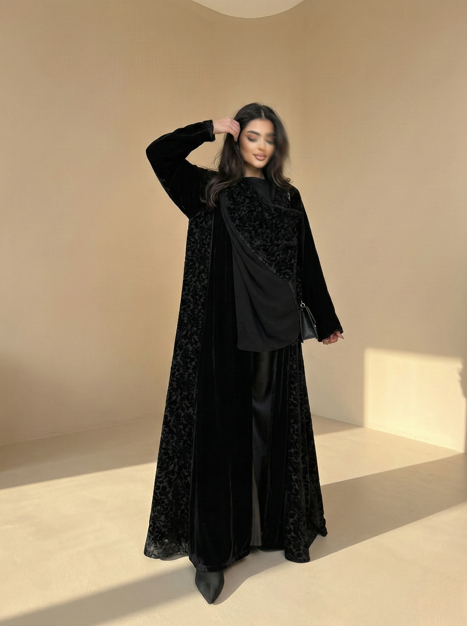 MW645 - Light Crepe Standing with Jacquard Half-Cloche