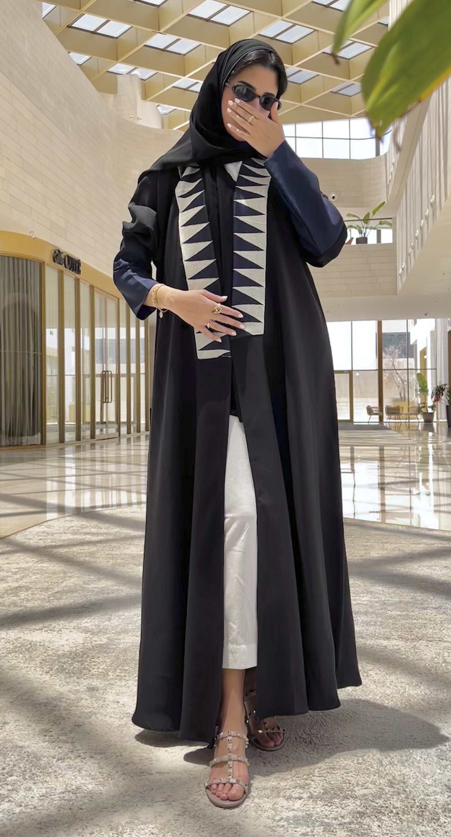 MW1597 - عباية سوداء بتطريز أزرق | Black Abaya with Blue Embroidery