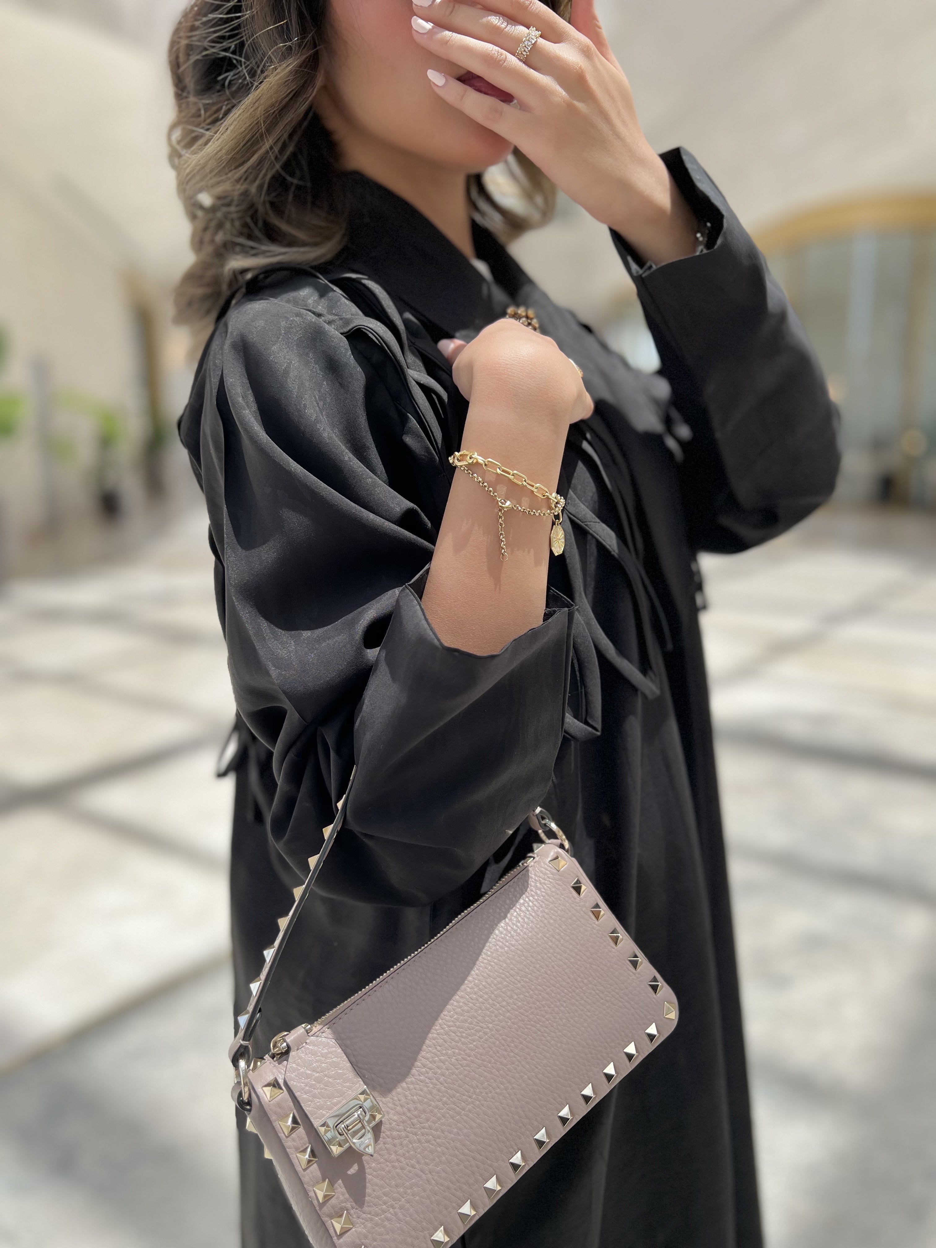 MW1596 - عباية كريب نصف كلوش بظهر مميّز | Crepe Half-Cloché Abaya with Unique Back Design