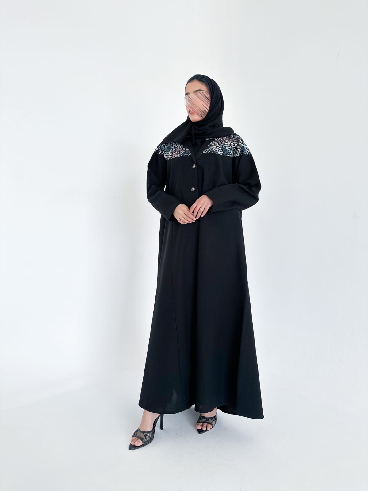 MW1330 - عباية بليزر مع لمسة هندية بألوان زاهية - Aya