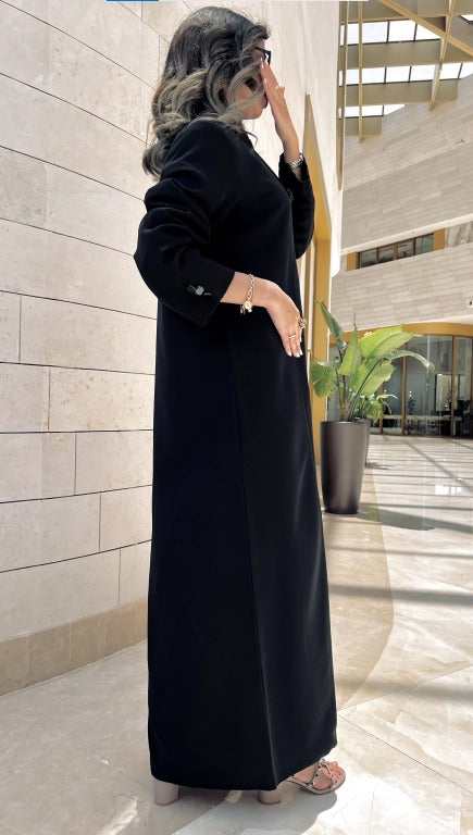 MW1601 - عباية بليزر باللون الأسود الفاحم | Charcoal Black Blazer-Style Abaya - Aya
