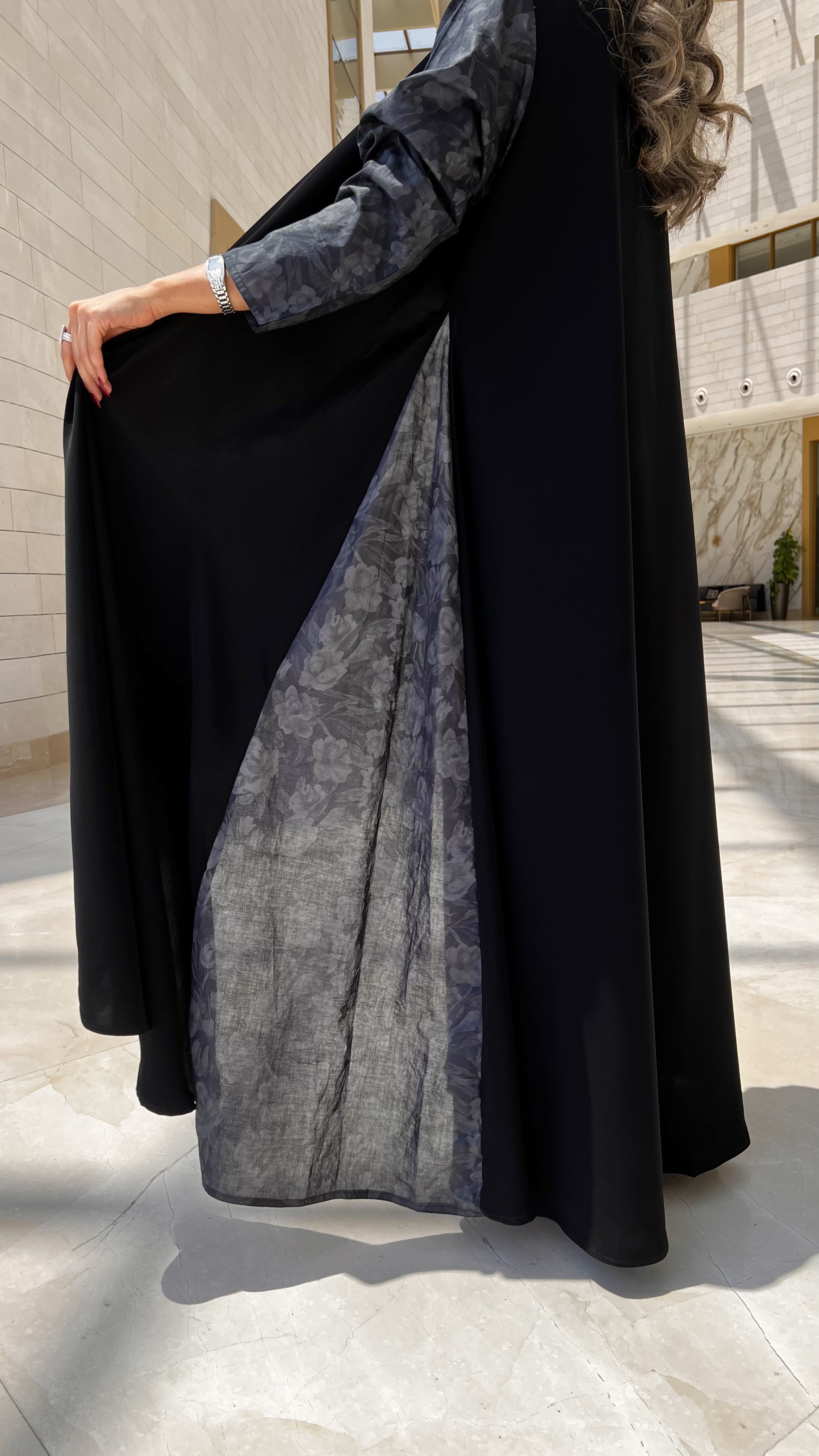 MW645 - Light Crepe Standing with Jacquard Half-Cloche