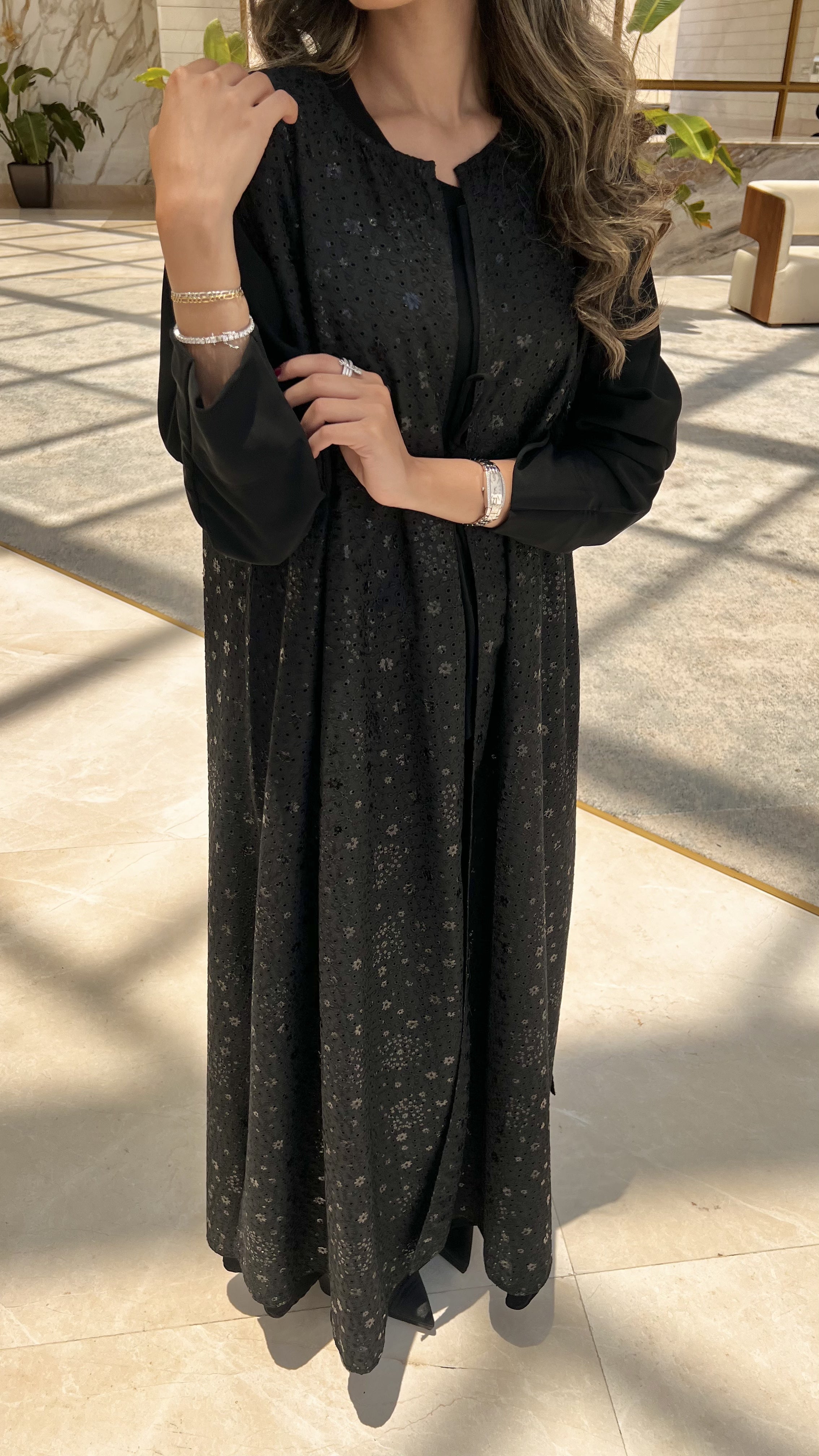 MW1568 -عباية سوداء بكاب جاكار منفصل | Black Abaya with Detached Jacquard Cape - Aya