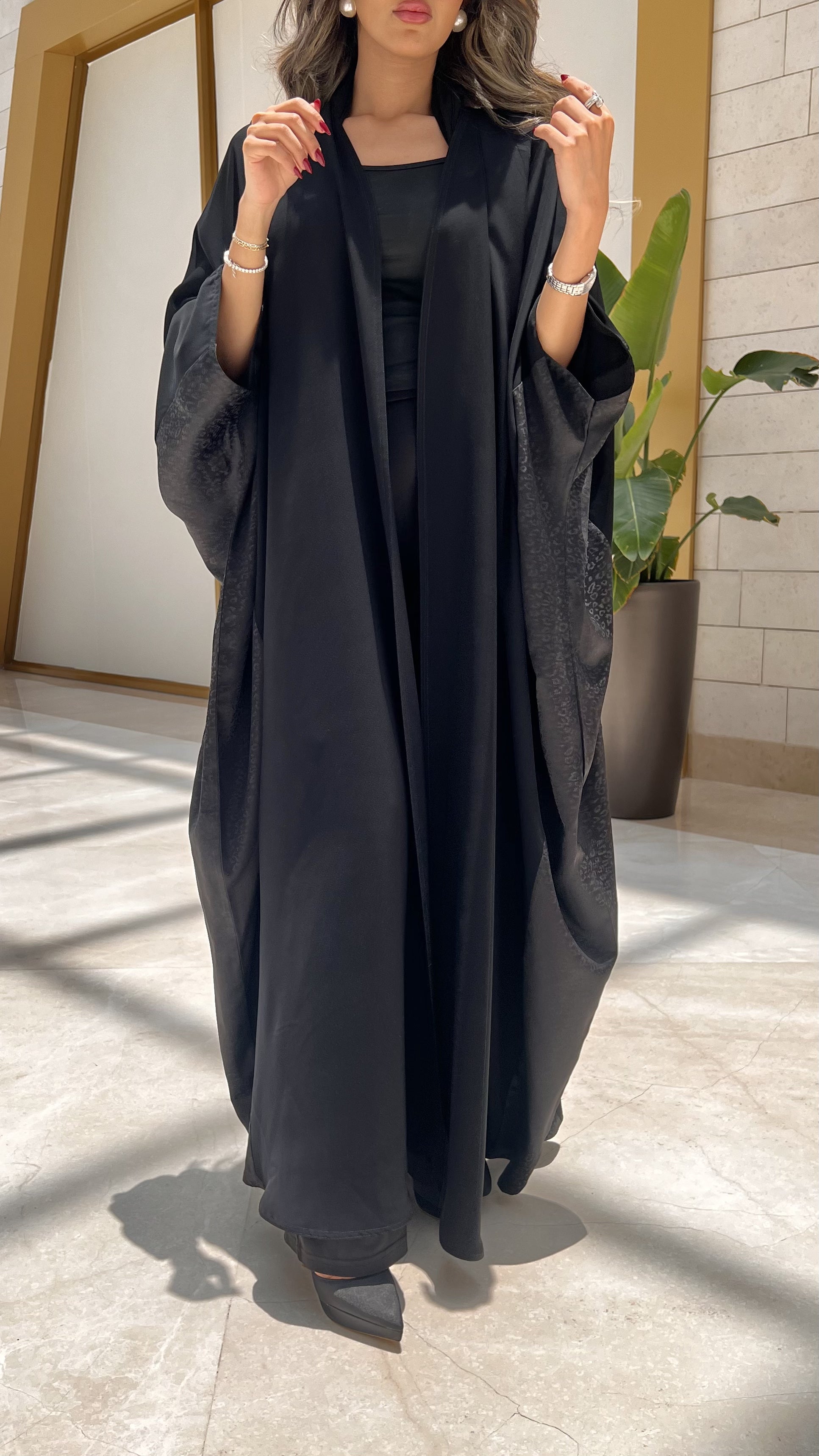 MW1570 - عباية حرير نص بشت | Half-Besht Silk Abaya - Aya