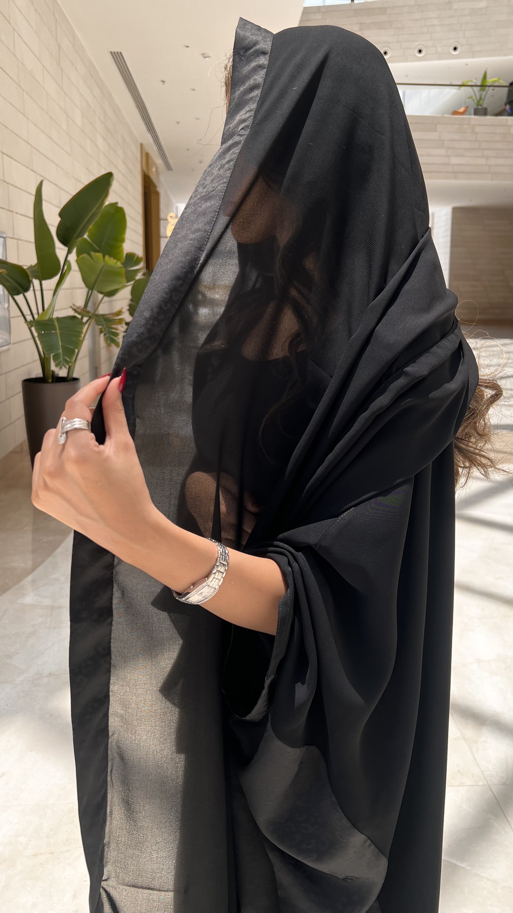 MW1570 - عباية حرير نص بشت | Half-Besht Silk Abaya - Aya