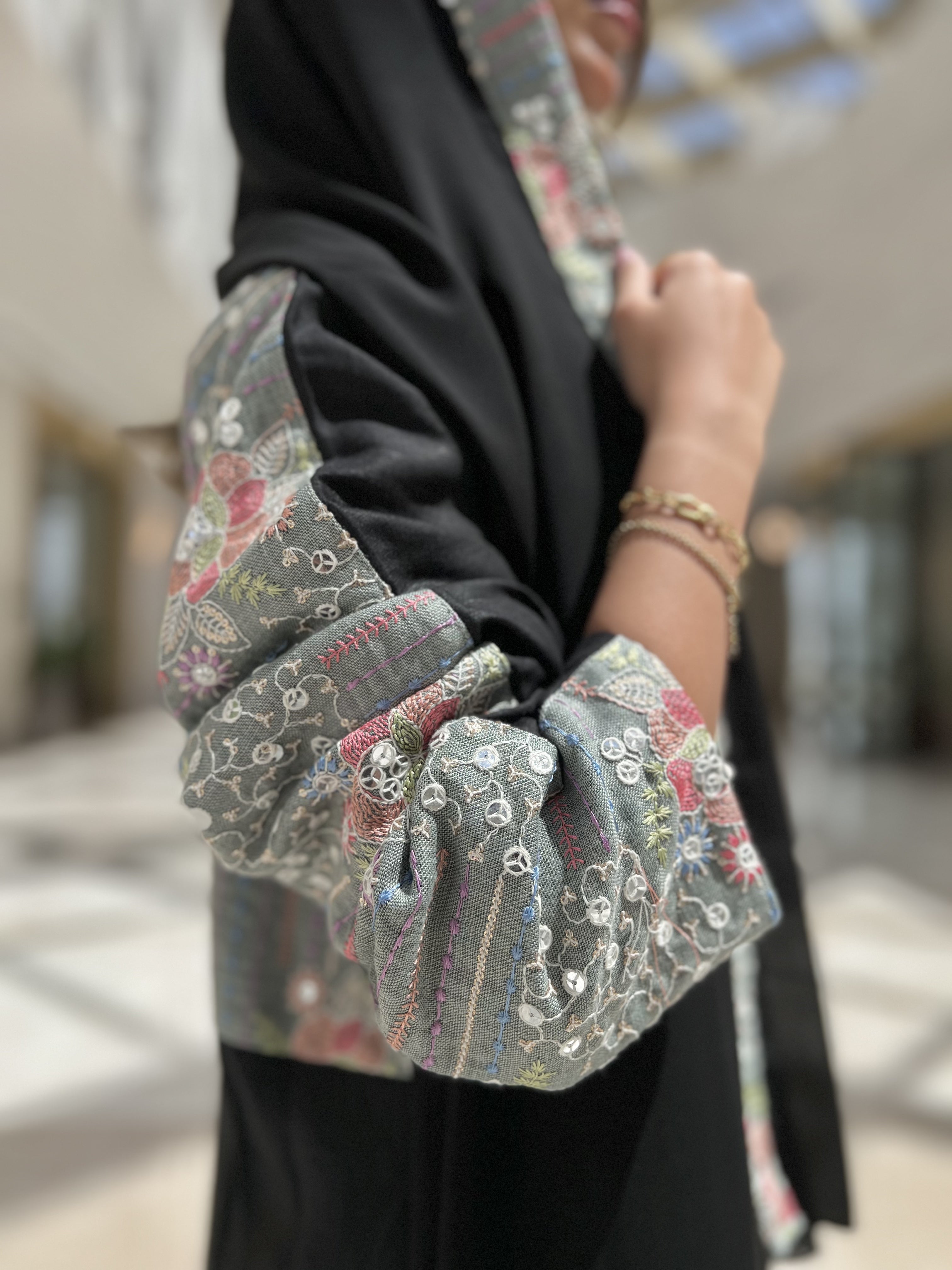 MW645 - Light Crepe Standing with Jacquard Half-Cloche