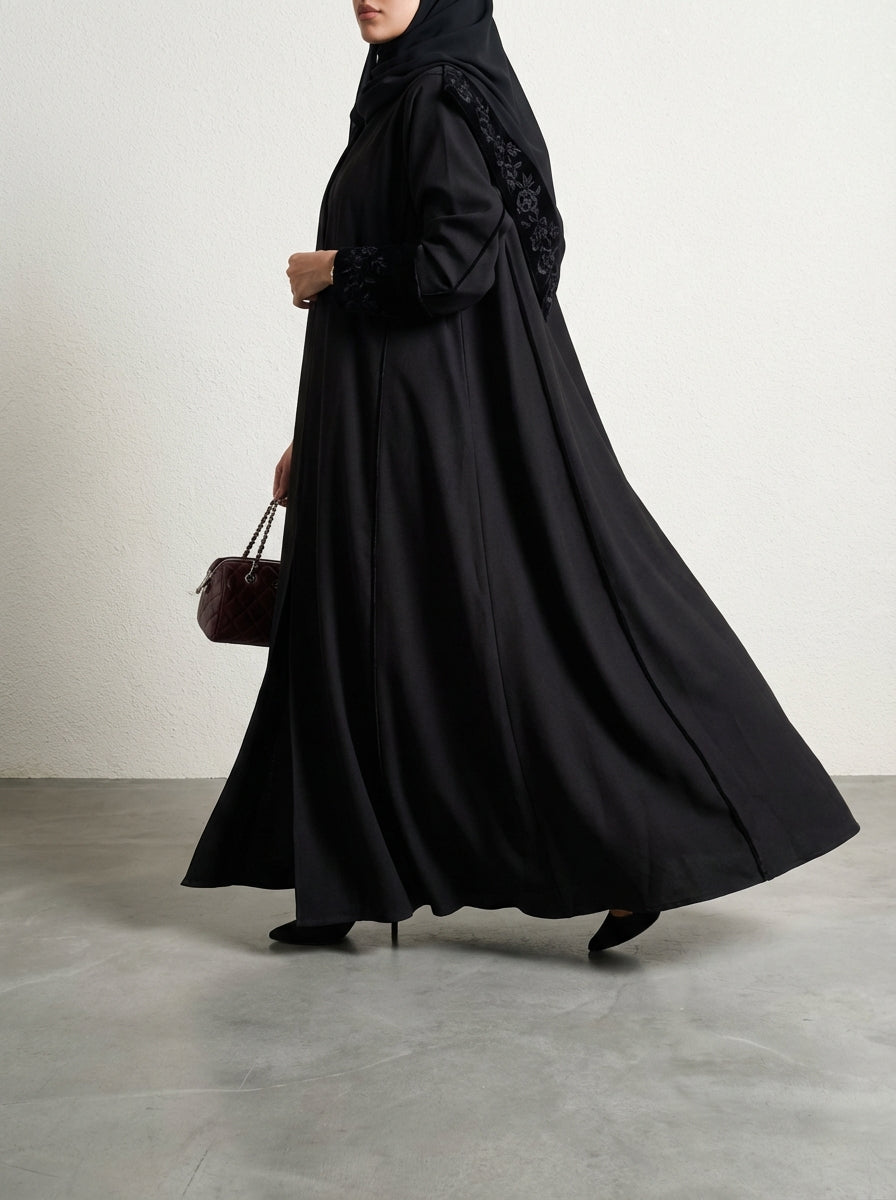 عباية كسرات بتطريز اسود - Image 2