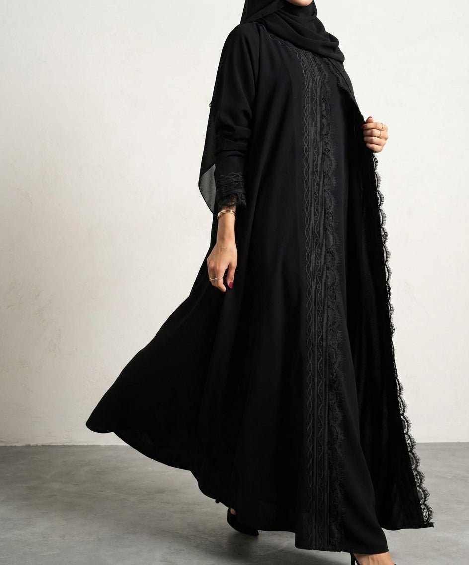 عباية كريب بدانتيل وتطريز ناعم - Image 3