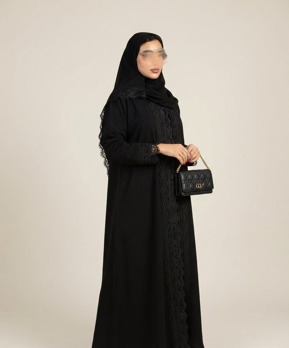 عباية كريب بدانتيل وتطريز ناعم - Image 1